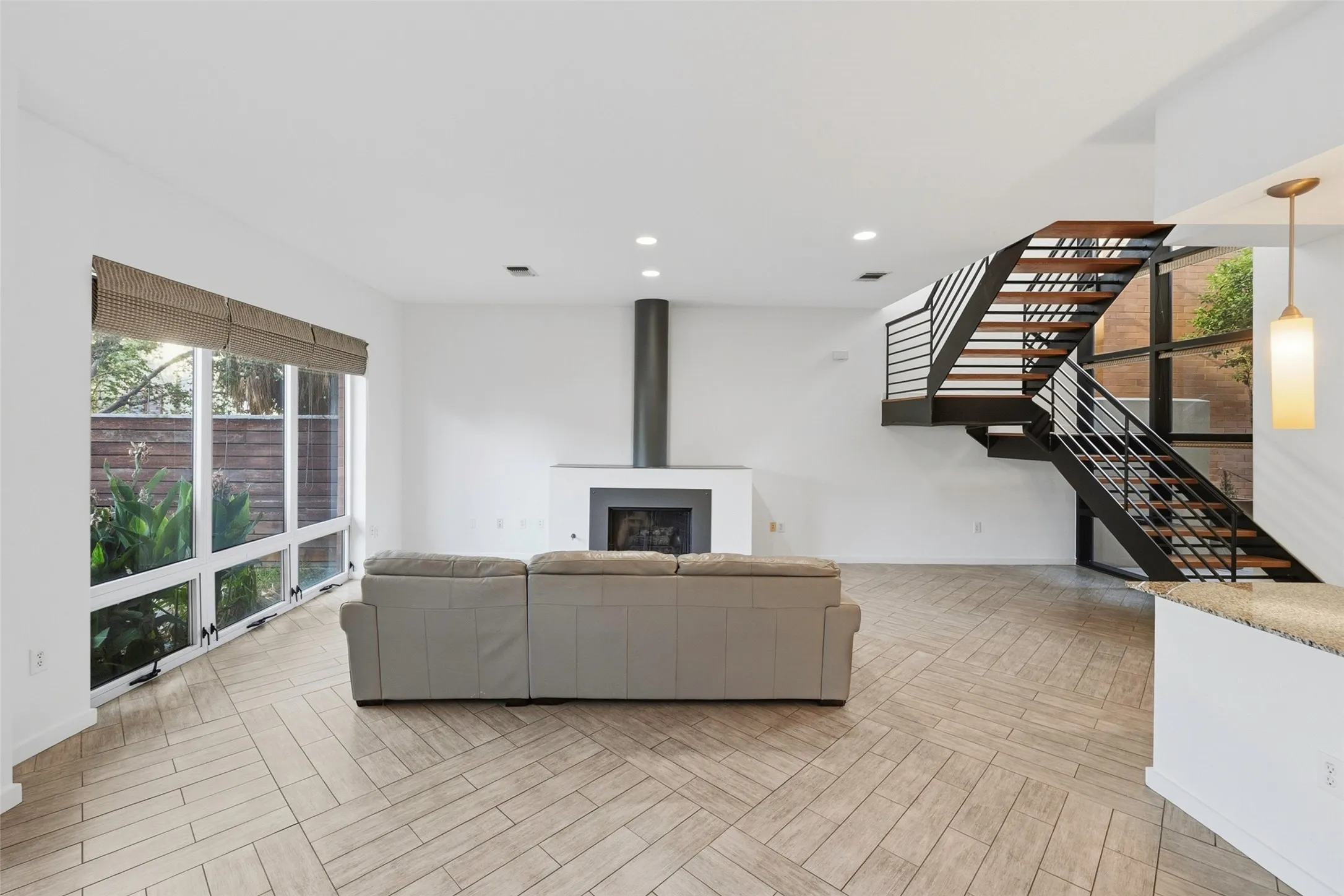 Condominium For Sale in Tarrant County , 2604 Museum Way 2106, Fort Worth, Texas 76107, 2 Bedroom, 3 Bathroom, 2 Garage spaces, 2,291 Sqft, built in 2006, mls#21388758, Real Estate Agent in Fort Worth, Homes For Sale in Tarrant county, Homes For Sale in Fort Worth, Realtor in Fort Worth Texas, Real Estate Brokerage Independent Realty Texas, Luminita Cordes Realtor