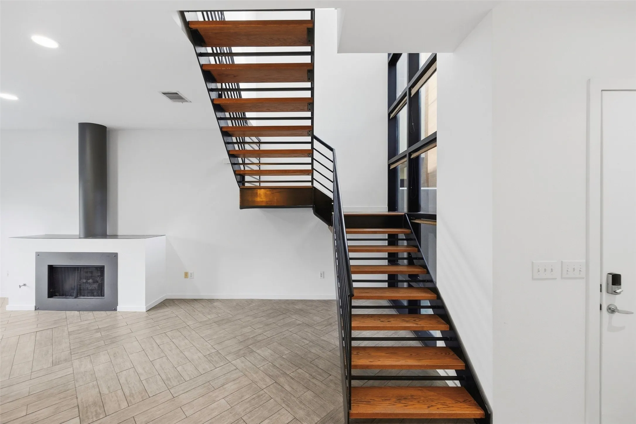 Condominium For Sale in Tarrant County , 2604 Museum Way 2106, Fort Worth, Texas 76107, 2 Bedroom, 3 Bathroom, 2 Garage spaces, 2,291 Sqft, built in 2006, mls#21388758, Real Estate Agent in Fort Worth, Homes For Sale in Tarrant county, Homes For Sale in Fort Worth, Realtor in Fort Worth Texas, Real Estate Brokerage Independent Realty Texas, Luminita Cordes Realtor