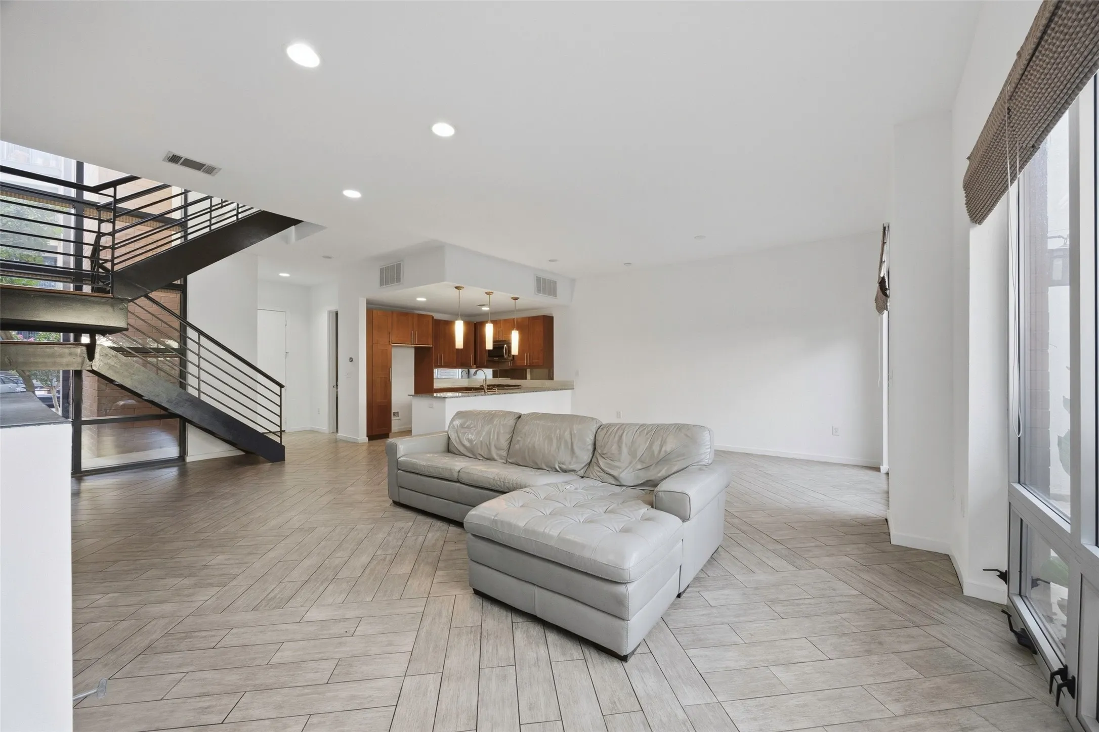 Condominium For Sale in Tarrant County , 2604 Museum Way 2106, Fort Worth, Texas 76107, 2 Bedroom, 3 Bathroom, 2 Garage spaces, 2,291 Sqft, built in 2006, mls#21388758, Real Estate Agent in Fort Worth, Homes For Sale in Tarrant county, Homes For Sale in Fort Worth, Realtor in Fort Worth Texas, Real Estate Brokerage Independent Realty Texas, Luminita Cordes Realtor