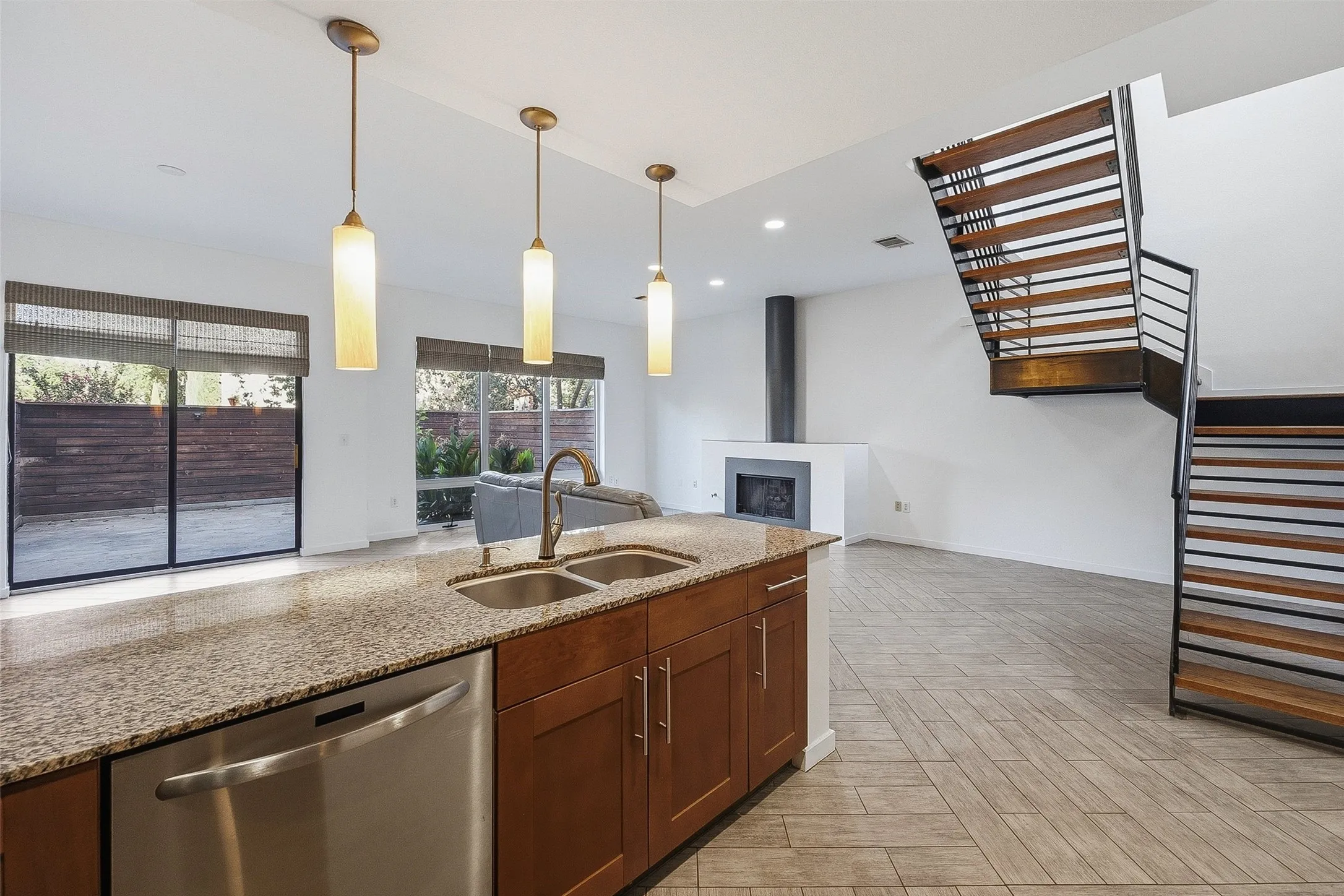 Condominium For Sale in Tarrant County , 2604 Museum Way 2106, Fort Worth, Texas 76107, 2 Bedroom, 3 Bathroom, 2 Garage spaces, 2,291 Sqft, built in 2006, mls#21388758, Real Estate Agent in Fort Worth, Homes For Sale in Tarrant county, Homes For Sale in Fort Worth, Realtor in Fort Worth Texas, Real Estate Brokerage Independent Realty Texas, Luminita Cordes Realtor
