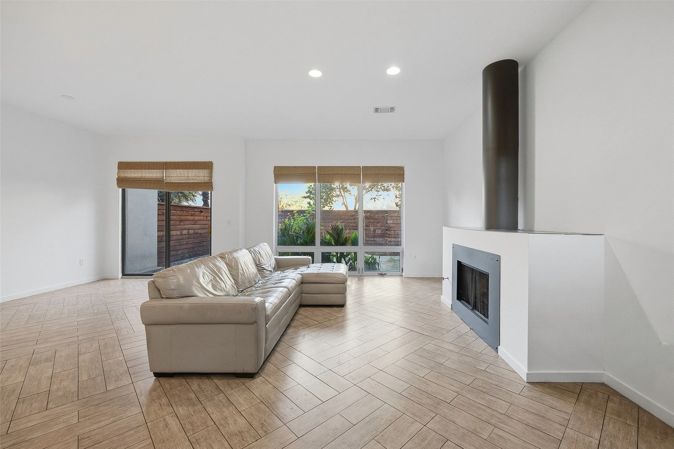 Condominium For Sale in Tarrant County , 2604 Museum Way 2106, Fort Worth, Texas 76107, 2 Bedroom, 3 Bathroom, 2 Garage spaces, 2,291 Sqft, built in 2006, mls#21388758, Real Estate Agent in Fort Worth, Homes For Sale in Tarrant county, Homes For Sale in Fort Worth, Realtor in Fort Worth Texas, Real Estate Brokerage Independent Realty Texas, Luminita Cordes Realtor