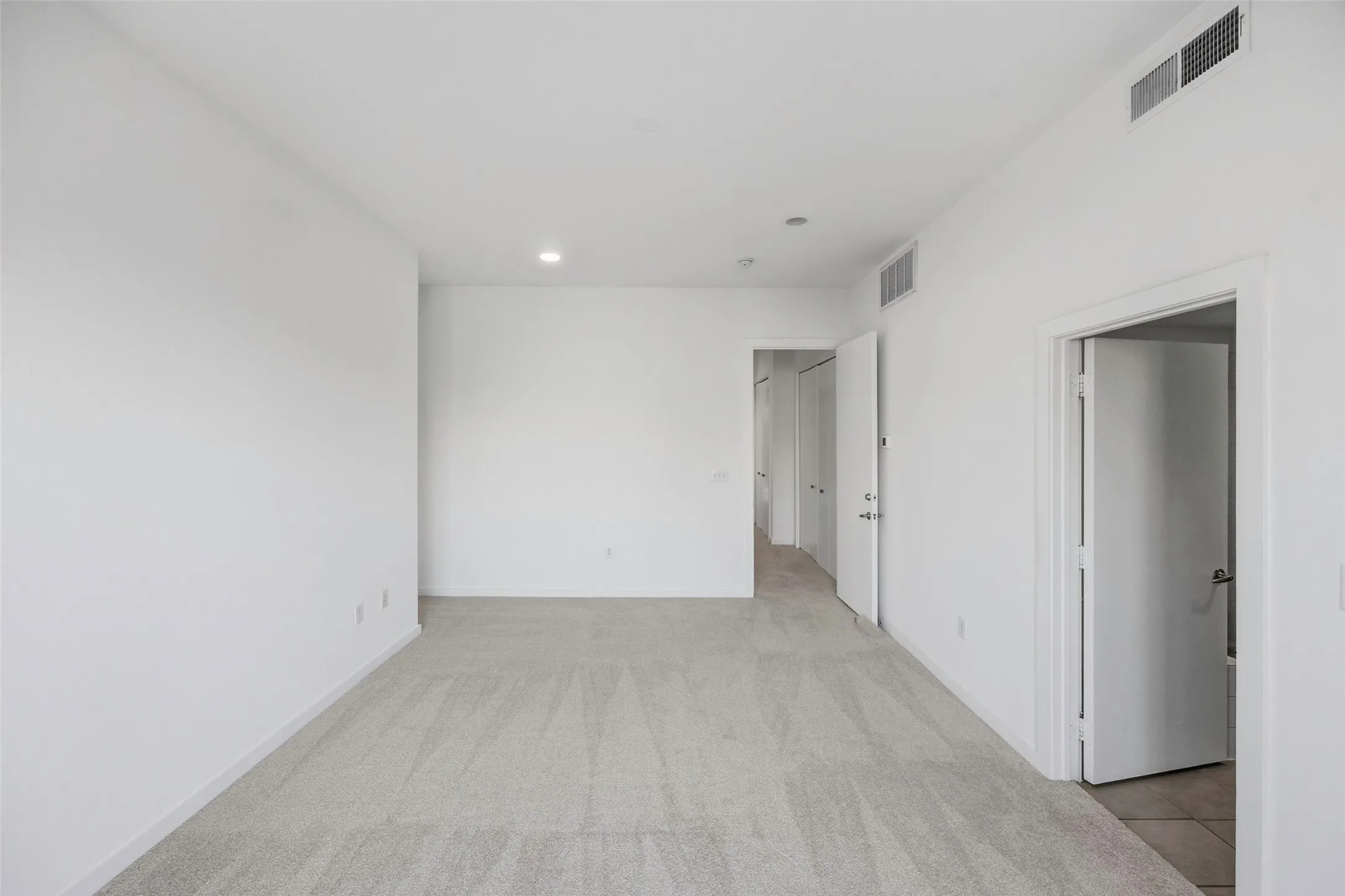 Condominium For Sale in Tarrant County , 2604 Museum Way 2106, Fort Worth, Texas 76107, 2 Bedroom, 3 Bathroom, 2 Garage spaces, 2,291 Sqft, built in 2006, mls#21388758, Real Estate Agent in Fort Worth, Homes For Sale in Tarrant county, Homes For Sale in Fort Worth, Realtor in Fort Worth Texas, Real Estate Brokerage Independent Realty Texas, Luminita Cordes Realtor