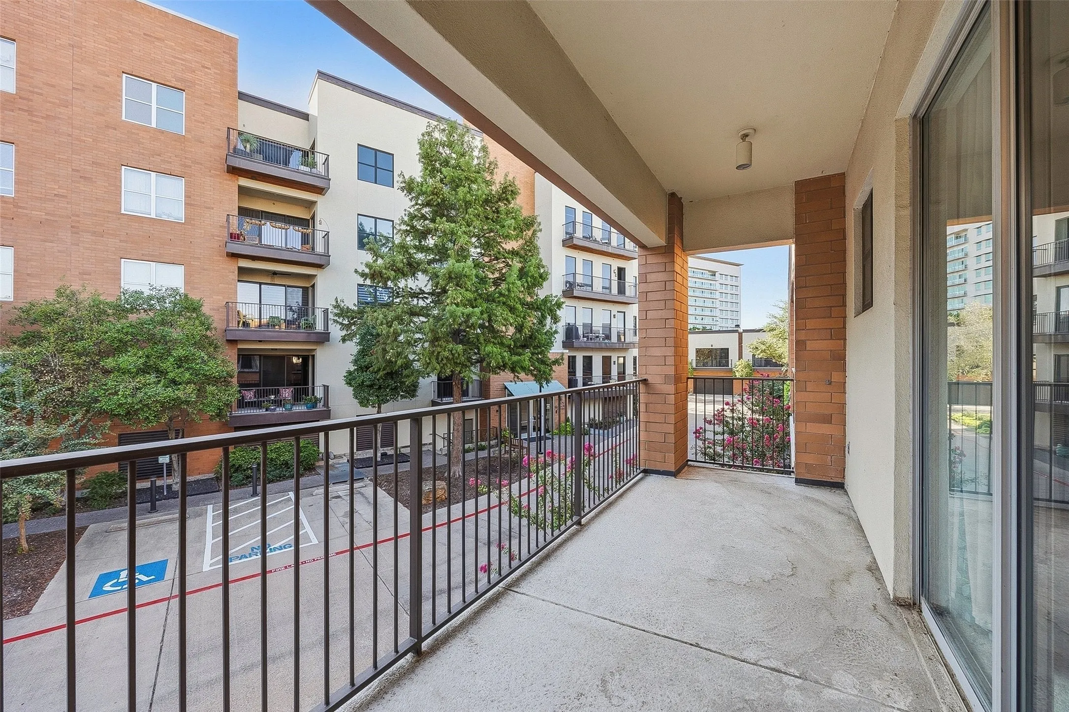 Condominium For Sale in Tarrant County , 2604 Museum Way 2106, Fort Worth, Texas 76107, 2 Bedroom, 3 Bathroom, 2 Garage spaces, 2,291 Sqft, built in 2006, mls#21388758, Real Estate Agent in Fort Worth, Homes For Sale in Tarrant county, Homes For Sale in Fort Worth, Realtor in Fort Worth Texas, Real Estate Brokerage Independent Realty Texas, Luminita Cordes Realtor