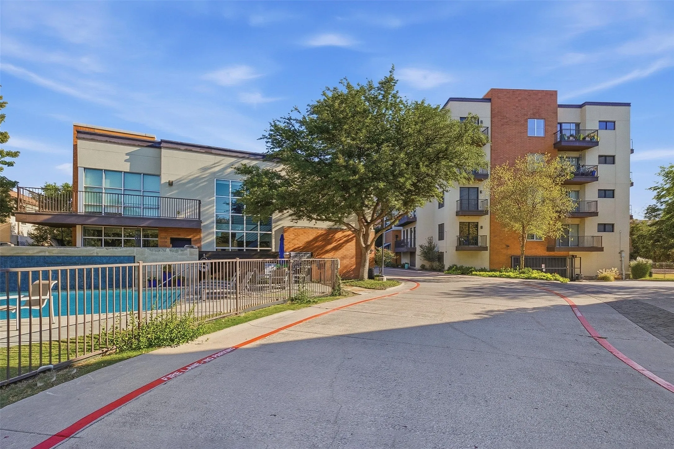 Condominium For Sale in Tarrant County , 2604 Museum Way 2106, Fort Worth, Texas 76107, 2 Bedroom, 3 Bathroom, 2 Garage spaces, 2,291 Sqft, built in 2006, mls#21388758, Real Estate Agent in Fort Worth, Homes For Sale in Tarrant county, Homes For Sale in Fort Worth, Realtor in Fort Worth Texas, Real Estate Brokerage Independent Realty Texas, Luminita Cordes Realtor