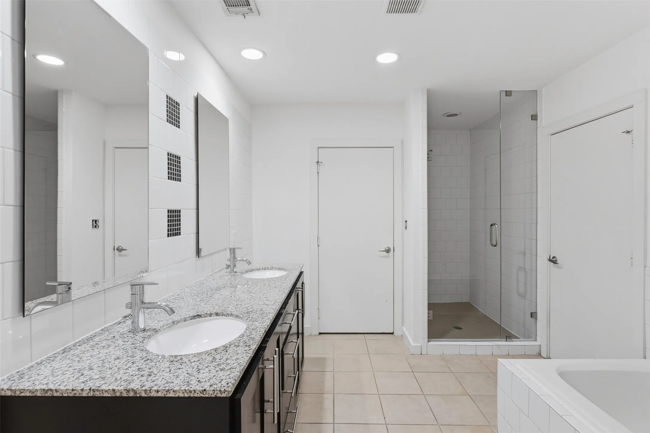 Condominium For Sale in Tarrant County , 2604 Museum Way 2106, Fort Worth, Texas 76107, 2 Bedroom, 3 Bathroom, 2 Garage spaces, 2,291 Sqft, built in 2006, mls#21388758, Real Estate Agent in Fort Worth, Homes For Sale in Tarrant county, Homes For Sale in Fort Worth, Realtor in Fort Worth Texas, Real Estate Brokerage Independent Realty Texas, Luminita Cordes Realtor