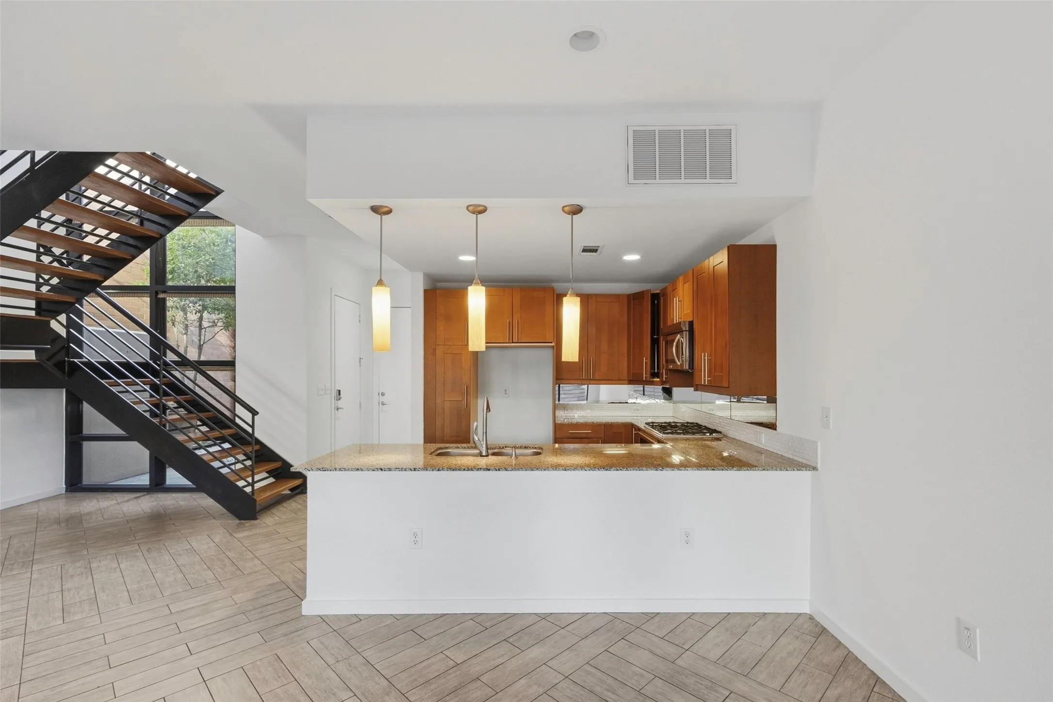 Condominium For Sale in Tarrant County , 2604 Museum Way 2106, Fort Worth, Texas 76107, 2 Bedroom, 3 Bathroom, 2 Garage spaces, 2,291 Sqft, built in 2006, mls#21388758, Real Estate Agent in Fort Worth, Homes For Sale in Tarrant county, Homes For Sale in Fort Worth, Realtor in Fort Worth Texas, Real Estate Brokerage Independent Realty Texas, Luminita Cordes Realtor