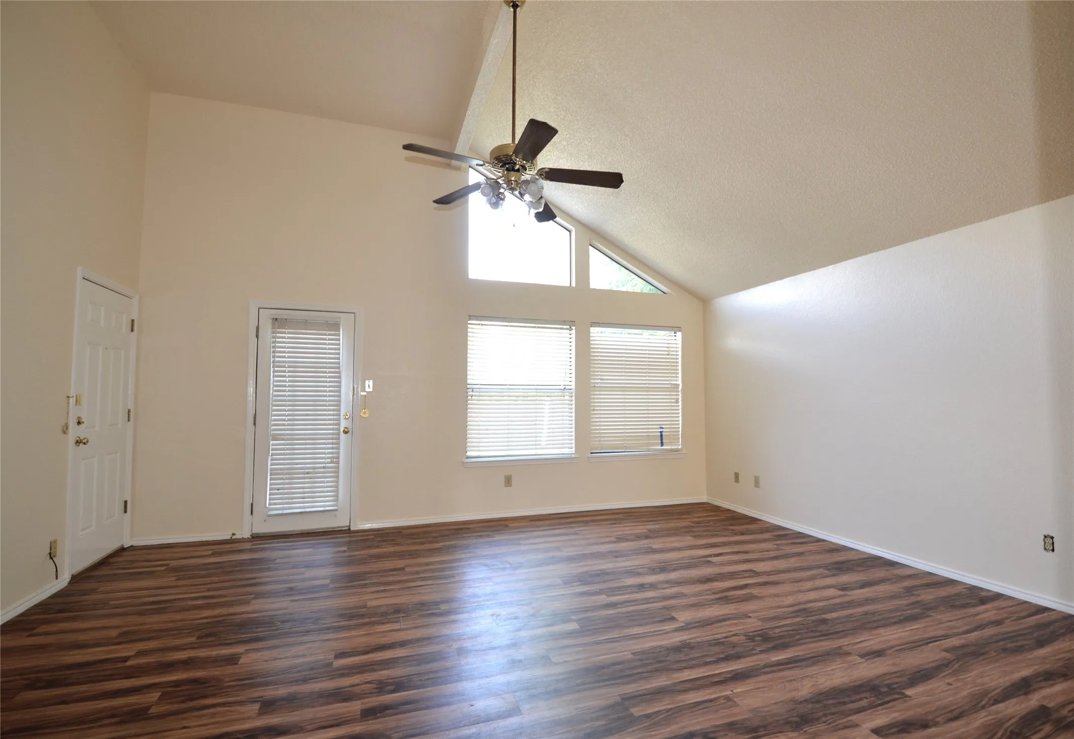 Single Family Residence For Rent in Collin County , 7972 Roundtable Road, Frisco, Texas 75035, 3 Bedroom, 2 Bathroom, 2 Garage spaces, 1,470 Sqft, built in 1991, mls#21387671, Real Estate Agent in Frisco, Homes For Rent in Collin county, Homes For Rent in Frisco, Realtor in Frisco Texas, Real Estate Brokerage Independent Realty Texas, Luminita Cordes Realtor