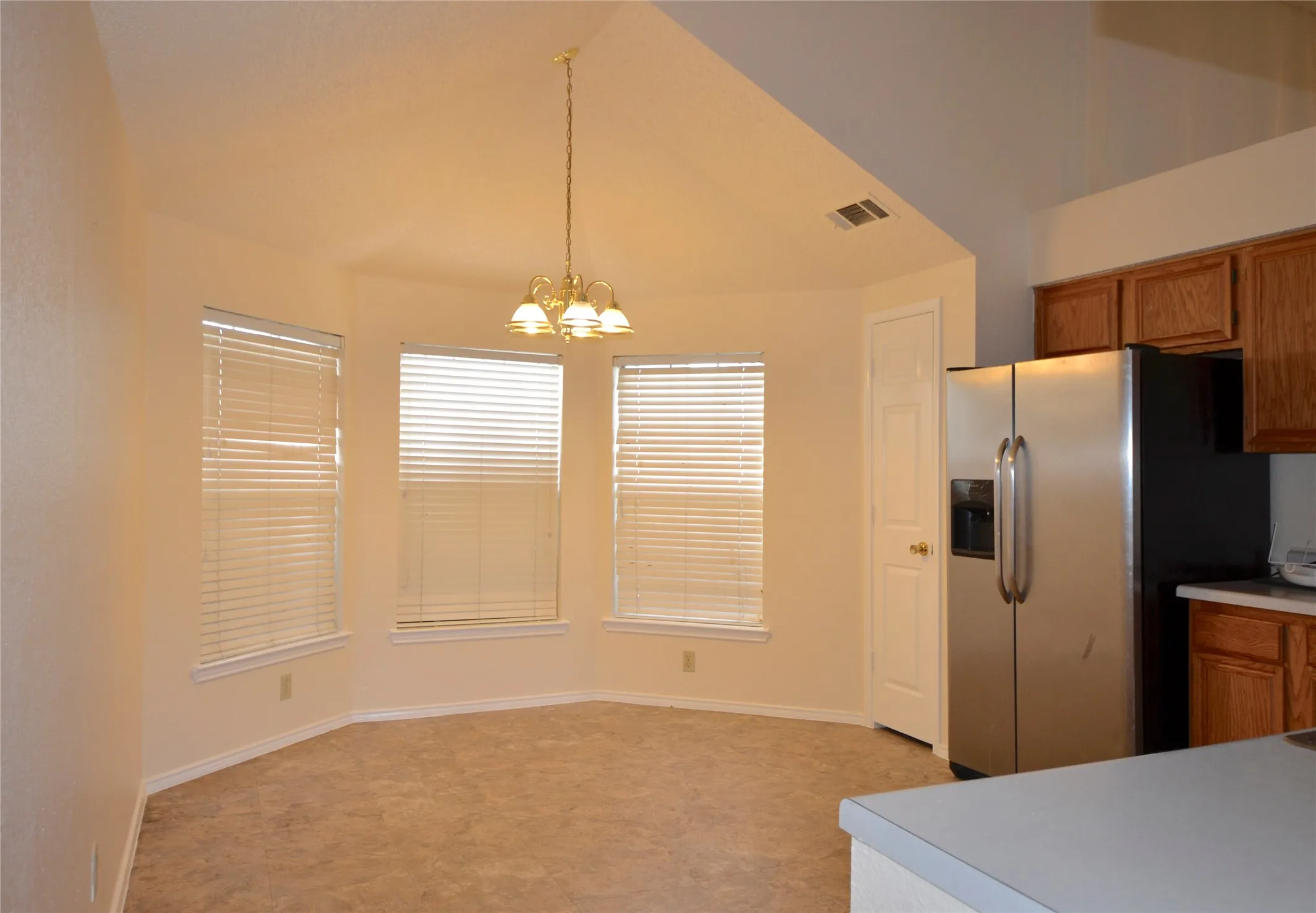 Single Family Residence For Rent in Collin County , 7972 Roundtable Road, Frisco, Texas 75035, 3 Bedroom, 2 Bathroom, 2 Garage spaces, 1,470 Sqft, built in 1991, mls#21387671, Real Estate Agent in Frisco, Homes For Rent in Collin county, Homes For Rent in Frisco, Realtor in Frisco Texas, Real Estate Brokerage Independent Realty Texas, Luminita Cordes Realtor