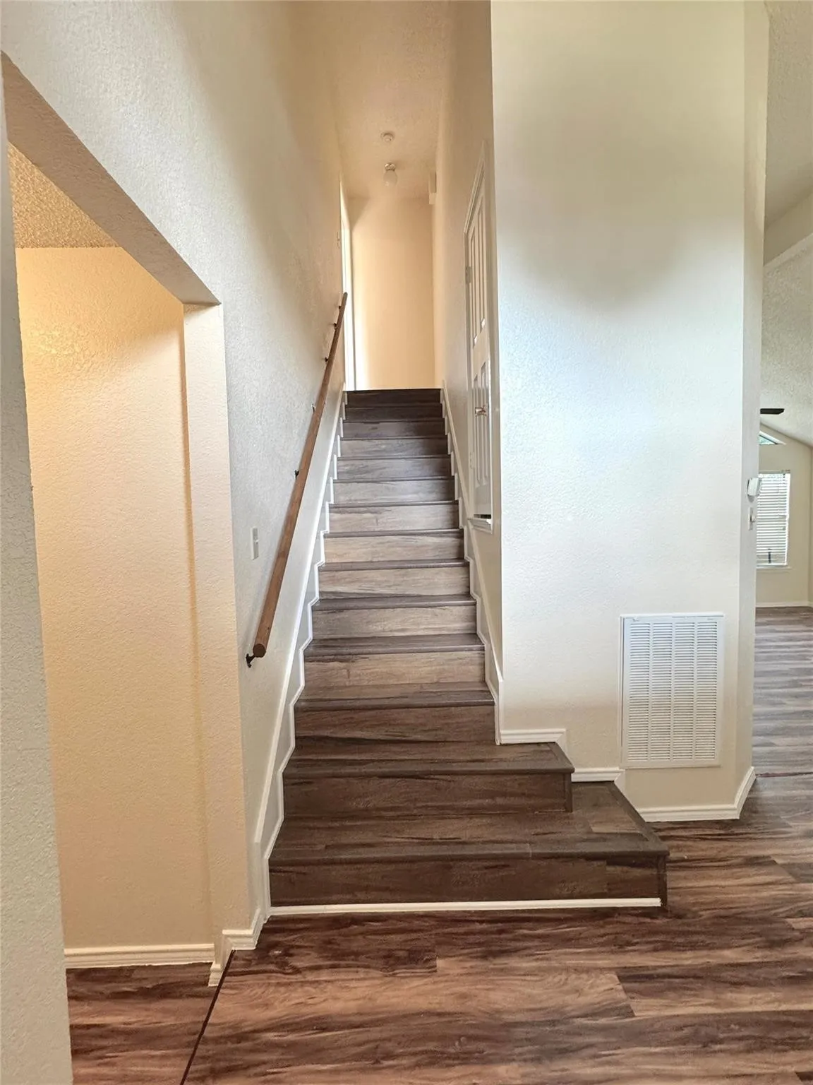 Single Family Residence For Rent in Collin County , 7972 Roundtable Road, Frisco, Texas 75035, 3 Bedroom, 2 Bathroom, 2 Garage spaces, 1,470 Sqft, built in 1991, mls#21387671, Real Estate Agent in Frisco, Homes For Rent in Collin county, Homes For Rent in Frisco, Realtor in Frisco Texas, Real Estate Brokerage Independent Realty Texas, Luminita Cordes Realtor