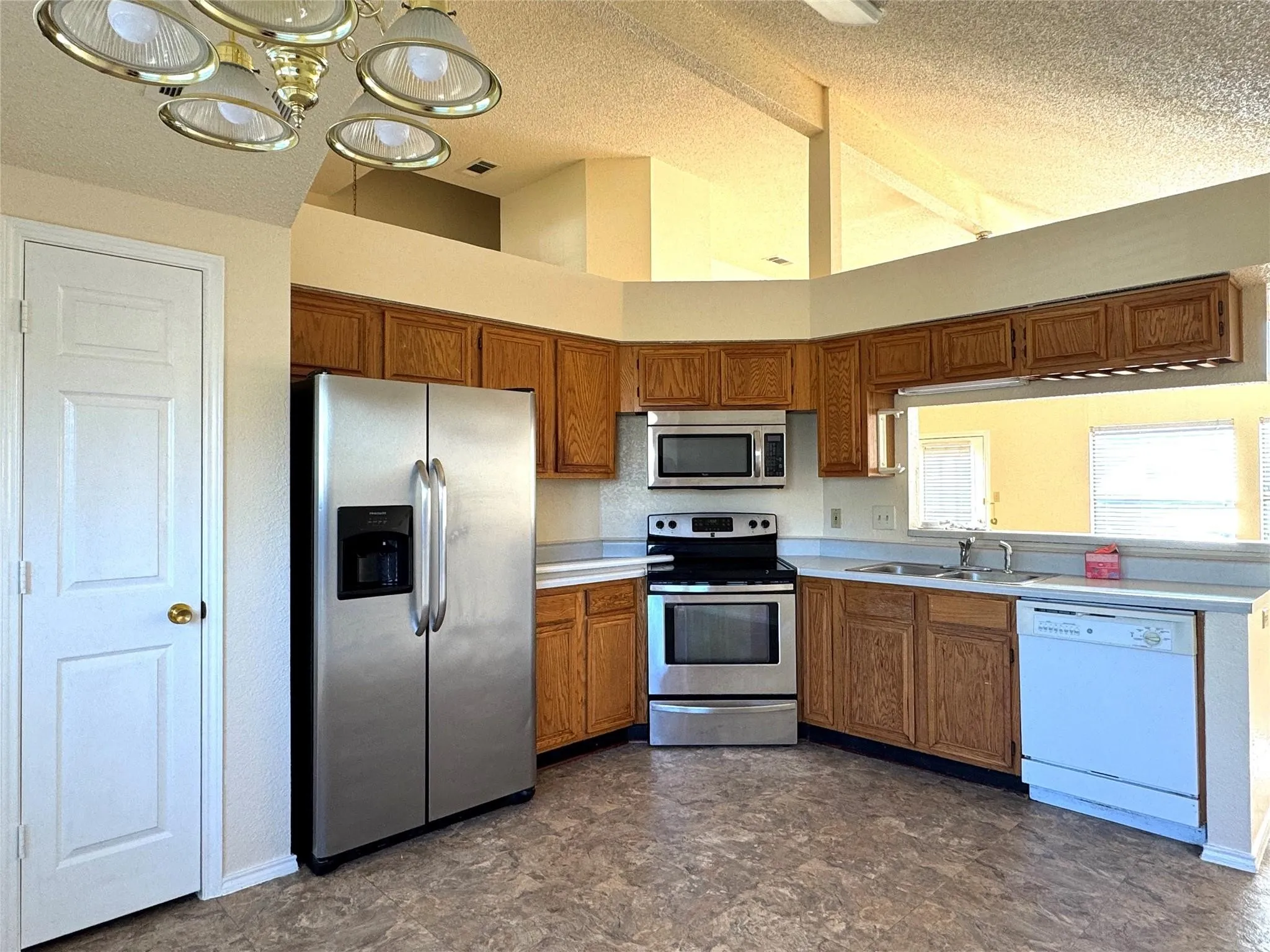 Single Family Residence For Rent in Collin County , 7972 Roundtable Road, Frisco, Texas 75035, 3 Bedroom, 2 Bathroom, 2 Garage spaces, 1,470 Sqft, built in 1991, mls#21387671, Real Estate Agent in Frisco, Homes For Rent in Collin county, Homes For Rent in Frisco, Realtor in Frisco Texas, Real Estate Brokerage Independent Realty Texas, Luminita Cordes Realtor