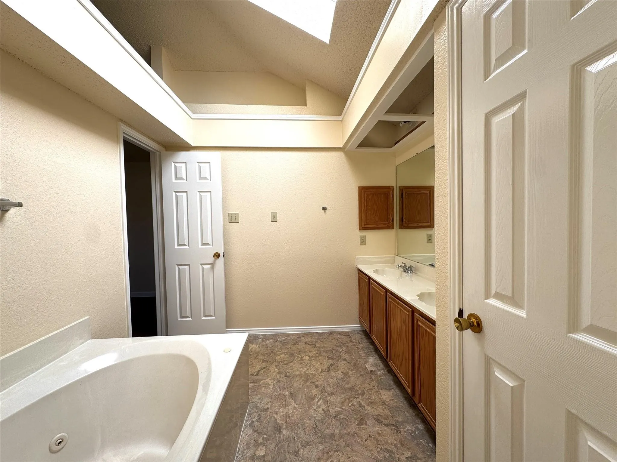 Single Family Residence For Rent in Collin County , 7972 Roundtable Road, Frisco, Texas 75035, 3 Bedroom, 2 Bathroom, 2 Garage spaces, 1,470 Sqft, built in 1991, mls#21387671, Real Estate Agent in Frisco, Homes For Rent in Collin county, Homes For Rent in Frisco, Realtor in Frisco Texas, Real Estate Brokerage Independent Realty Texas, Luminita Cordes Realtor