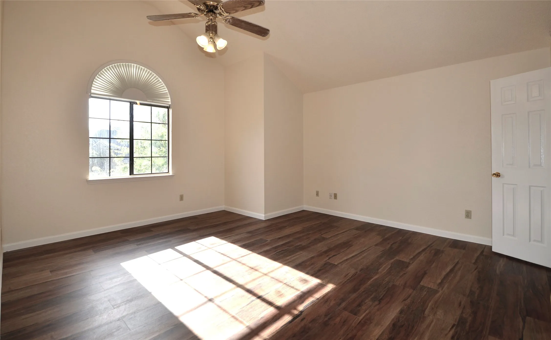 Single Family Residence For Rent in Collin County , 7972 Roundtable Road, Frisco, Texas 75035, 3 Bedroom, 2 Bathroom, 2 Garage spaces, 1,470 Sqft, built in 1991, mls#21387671, Real Estate Agent in Frisco, Homes For Rent in Collin county, Homes For Rent in Frisco, Realtor in Frisco Texas, Real Estate Brokerage Independent Realty Texas, Luminita Cordes Realtor