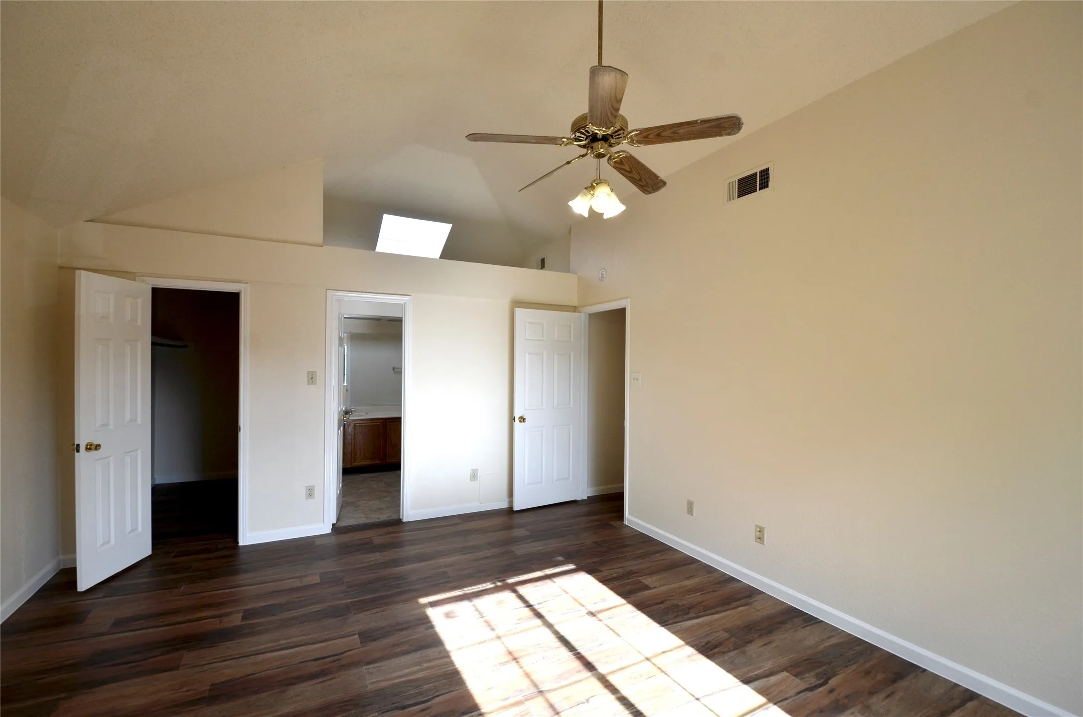 Single Family Residence For Rent in Collin County , 7972 Roundtable Road, Frisco, Texas 75035, 3 Bedroom, 2 Bathroom, 2 Garage spaces, 1,470 Sqft, built in 1991, mls#21387671, Real Estate Agent in Frisco, Homes For Rent in Collin county, Homes For Rent in Frisco, Realtor in Frisco Texas, Real Estate Brokerage Independent Realty Texas, Luminita Cordes Realtor