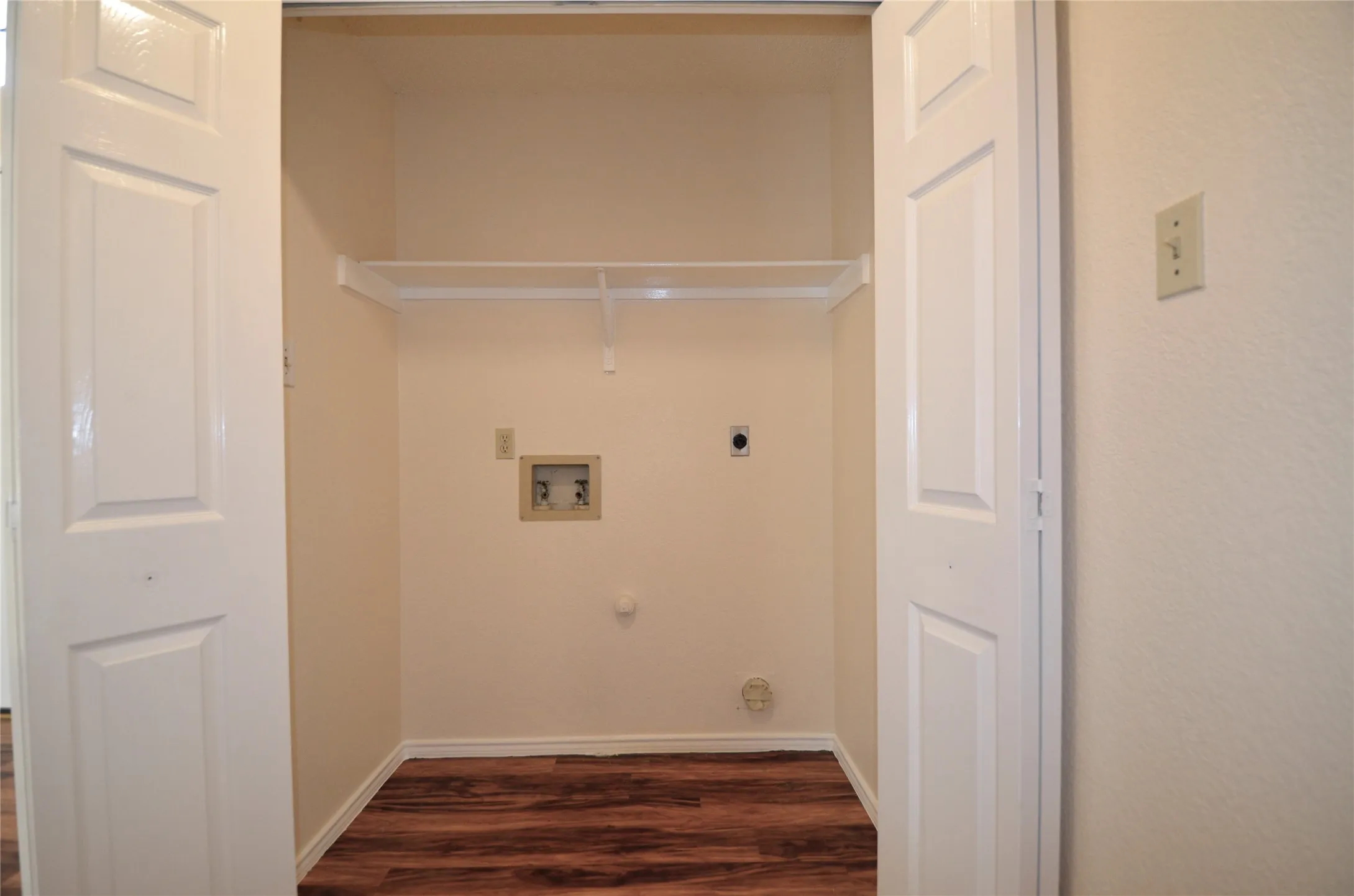 Single Family Residence For Rent in Collin County , 7972 Roundtable Road, Frisco, Texas 75035, 3 Bedroom, 2 Bathroom, 2 Garage spaces, 1,470 Sqft, built in 1991, mls#21387671, Real Estate Agent in Frisco, Homes For Rent in Collin county, Homes For Rent in Frisco, Realtor in Frisco Texas, Real Estate Brokerage Independent Realty Texas, Luminita Cordes Realtor