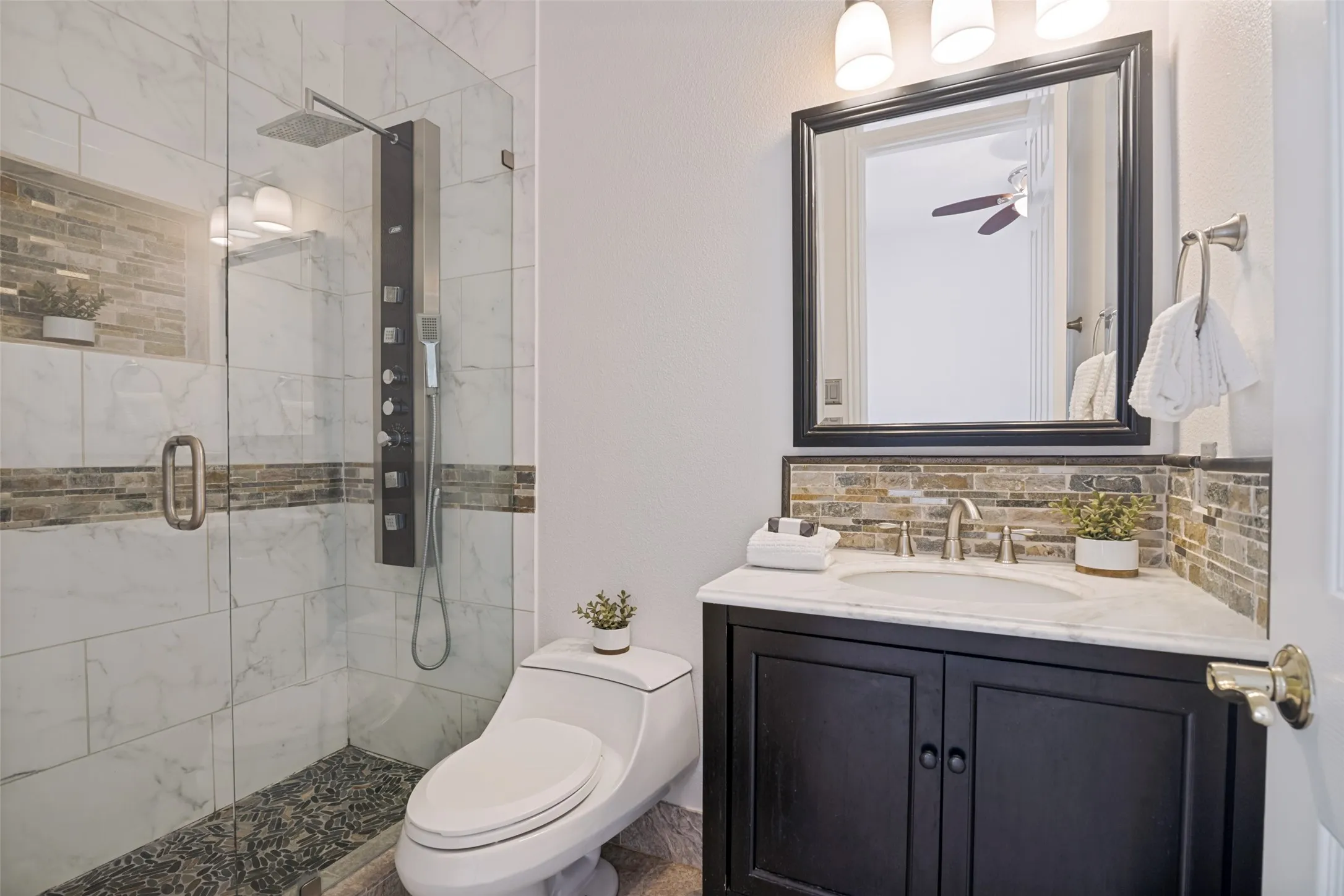 Single Family Residence For Rent in Collin County , 4505 Winter Park Drive, Richardson, Texas 75082, 5 Bedroom, 4 Bathroom, 3 Garage spaces, 3,795 Sqft, built in 1999, mls#21387932, Real Estate Agent in Richardson, Homes For Rent in Collin county, Homes For Rent in Richardson, Realtor in Richardson Texas, Real Estate Brokerage Independent Realty Texas, Luminita Cordes Realtor