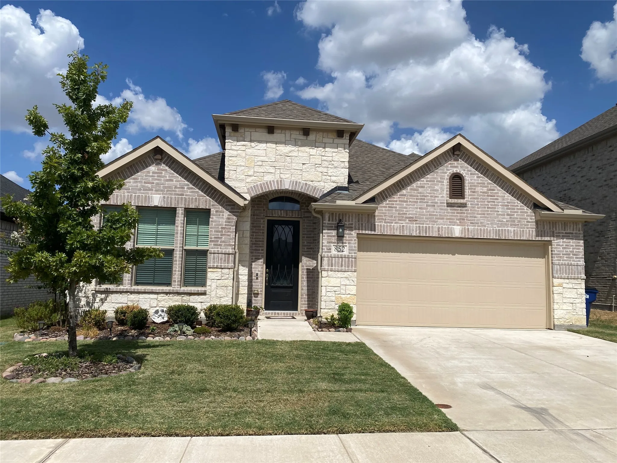 Single Family Residence For Sale in Rockwall County , 852 Reynolds Drive, Fate, Texas 75087, 4 Bedroom, 3 Bathroom, 2 Garage spaces, 2,181 Sqft, built in 2023, mls#21388784, Real Estate Agent in Fate, Homes For Sale in Rockwall county, Homes For Sale in Fate, Realtor in Fate Texas, Real Estate Brokerage Independent Realty Texas, Luminita Cordes Realtor