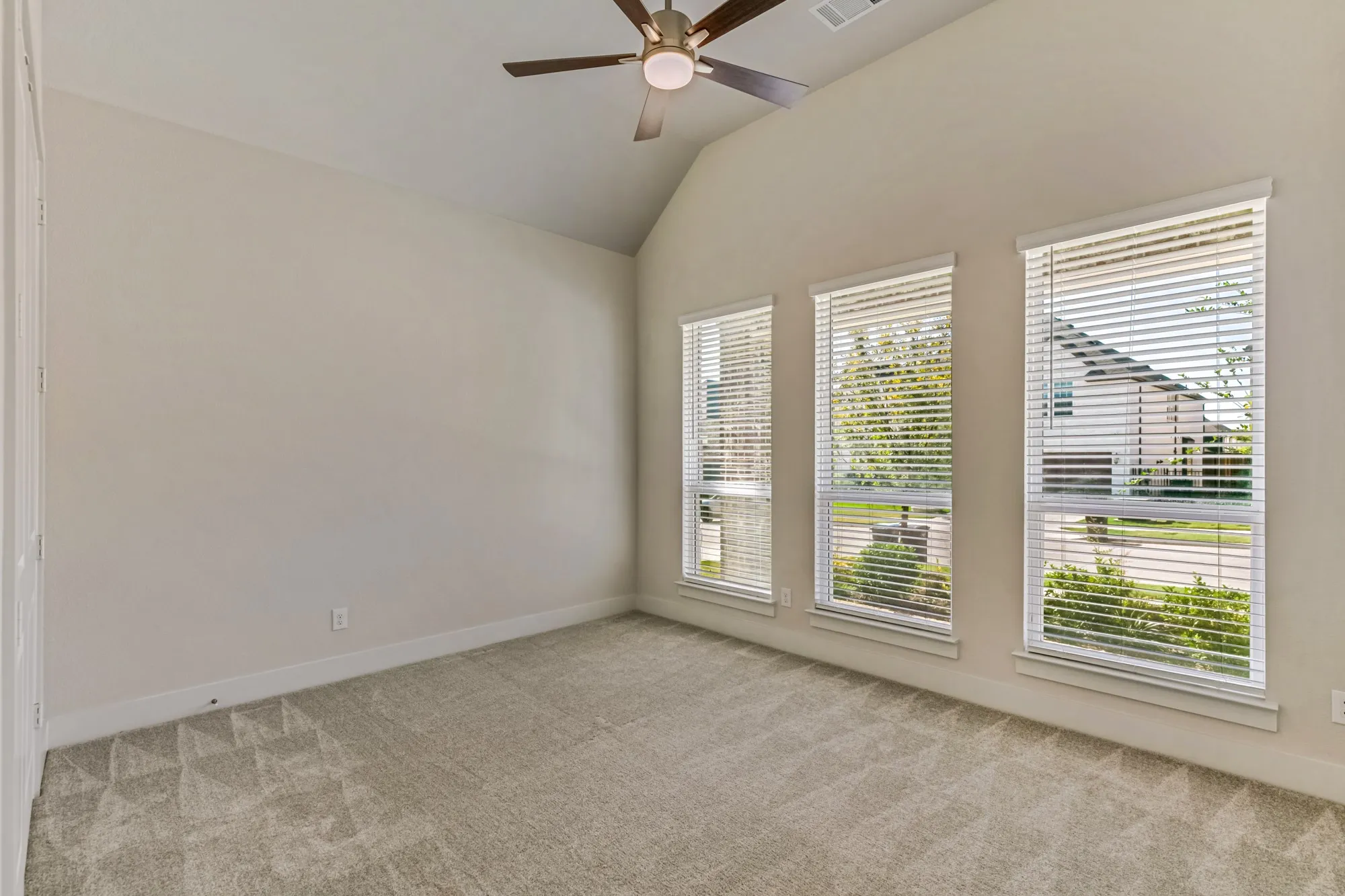 Single Family Residence For Sale in Tarrant County , 10129 La Frontera Drive, Fort Worth, Texas 76179, 4 Bedroom, 4 Bathroom, 2 Garage spaces, 2,613 Sqft, built in 2024, mls#21387080, Real Estate Agent in Fort Worth, Homes For Sale in Tarrant county, Homes For Sale in Fort Worth, Realtor in Fort Worth Texas, Real Estate Brokerage Independent Realty Texas, Luminita Cordes Realtor