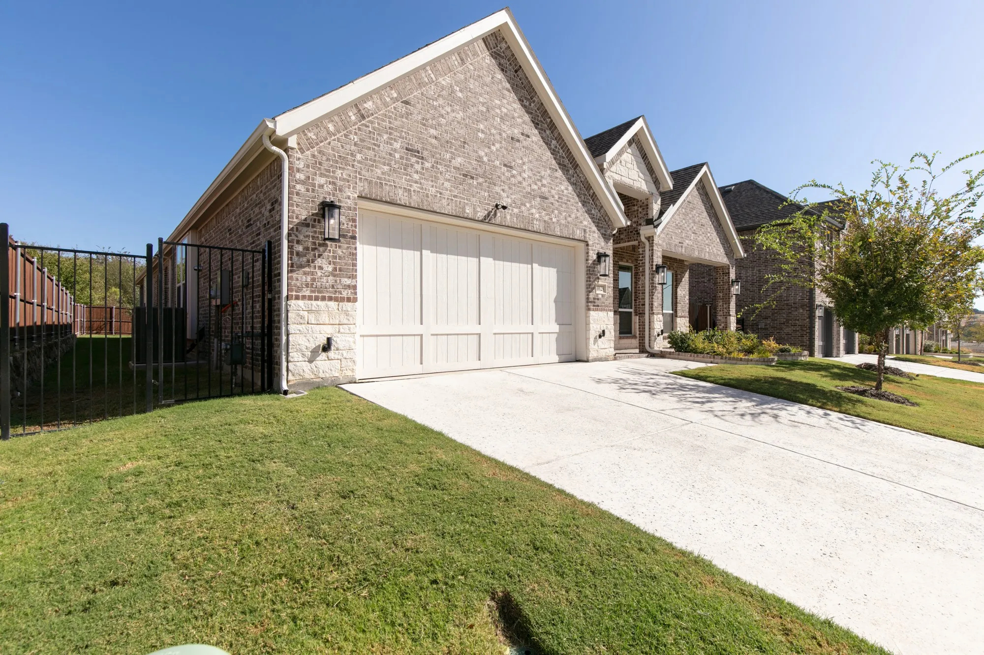 Single Family Residence For Sale in Tarrant County , 10129 La Frontera Drive, Fort Worth, Texas 76179, 4 Bedroom, 4 Bathroom, 2 Garage spaces, 2,613 Sqft, built in 2024, mls#21387080, Real Estate Agent in Fort Worth, Homes For Sale in Tarrant county, Homes For Sale in Fort Worth, Realtor in Fort Worth Texas, Real Estate Brokerage Independent Realty Texas, Luminita Cordes Realtor