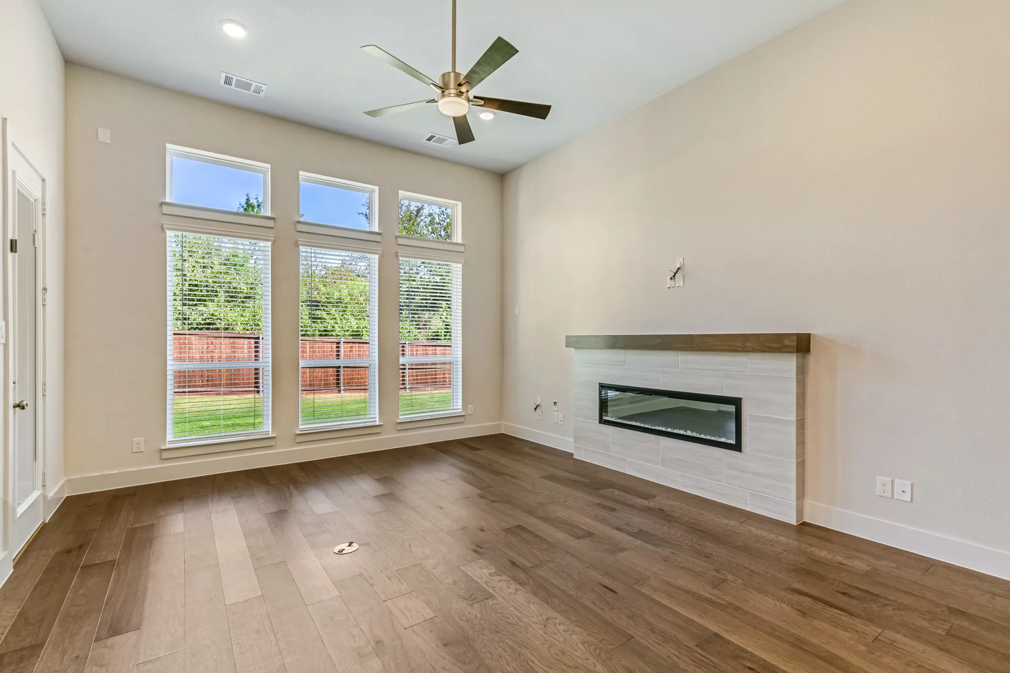 Single Family Residence For Sale in Tarrant County , 10129 La Frontera Drive, Fort Worth, Texas 76179, 4 Bedroom, 4 Bathroom, 2 Garage spaces, 2,613 Sqft, built in 2024, mls#21387080, Real Estate Agent in Fort Worth, Homes For Sale in Tarrant county, Homes For Sale in Fort Worth, Realtor in Fort Worth Texas, Real Estate Brokerage Independent Realty Texas, Luminita Cordes Realtor