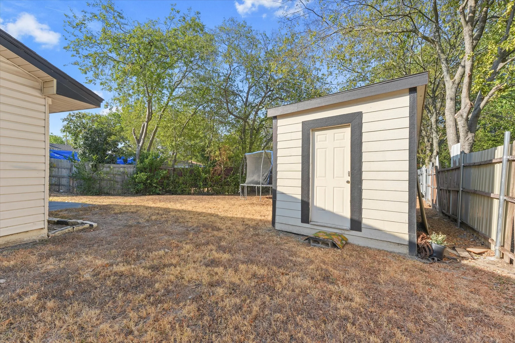 Single Family Residence For Sale in Dallas County , 9308 Sandyhook Circle, Dallas, Texas 75227, 4 Bedroom, 2 Bathroom, 2 Garage spaces, 1,252 Sqft, built in 1971, mls#21388707, Real Estate Agent in Dallas, Homes For Sale in Dallas county, Homes For Sale in Dallas, Realtor in Dallas Texas, Real Estate Brokerage Independent Realty Texas, Luminita Cordes Realtor