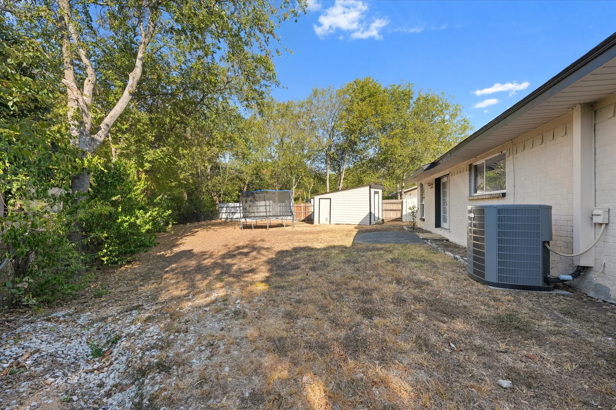 Single Family Residence For Sale in Dallas County , 9308 Sandyhook Circle, Dallas, Texas 75227, 4 Bedroom, 2 Bathroom, 2 Garage spaces, 1,252 Sqft, built in 1971, mls#21388707, Real Estate Agent in Dallas, Homes For Sale in Dallas county, Homes For Sale in Dallas, Realtor in Dallas Texas, Real Estate Brokerage Independent Realty Texas, Luminita Cordes Realtor