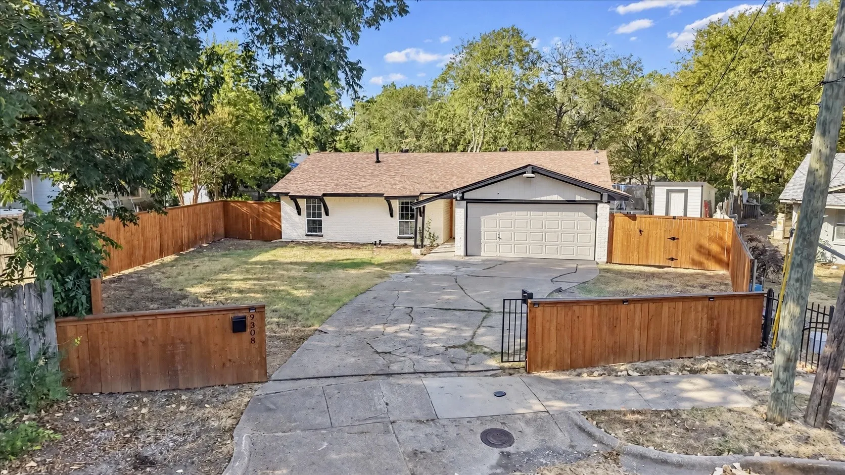 Single Family Residence For Sale in Dallas County , 9308 Sandyhook Circle, Dallas, Texas 75227, 4 Bedroom, 2 Bathroom, 2 Garage spaces, 1,252 Sqft, built in 1971, mls#21388707, Real Estate Agent in Dallas, Homes For Sale in Dallas county, Homes For Sale in Dallas, Realtor in Dallas Texas, Real Estate Brokerage Independent Realty Texas, Luminita Cordes Realtor