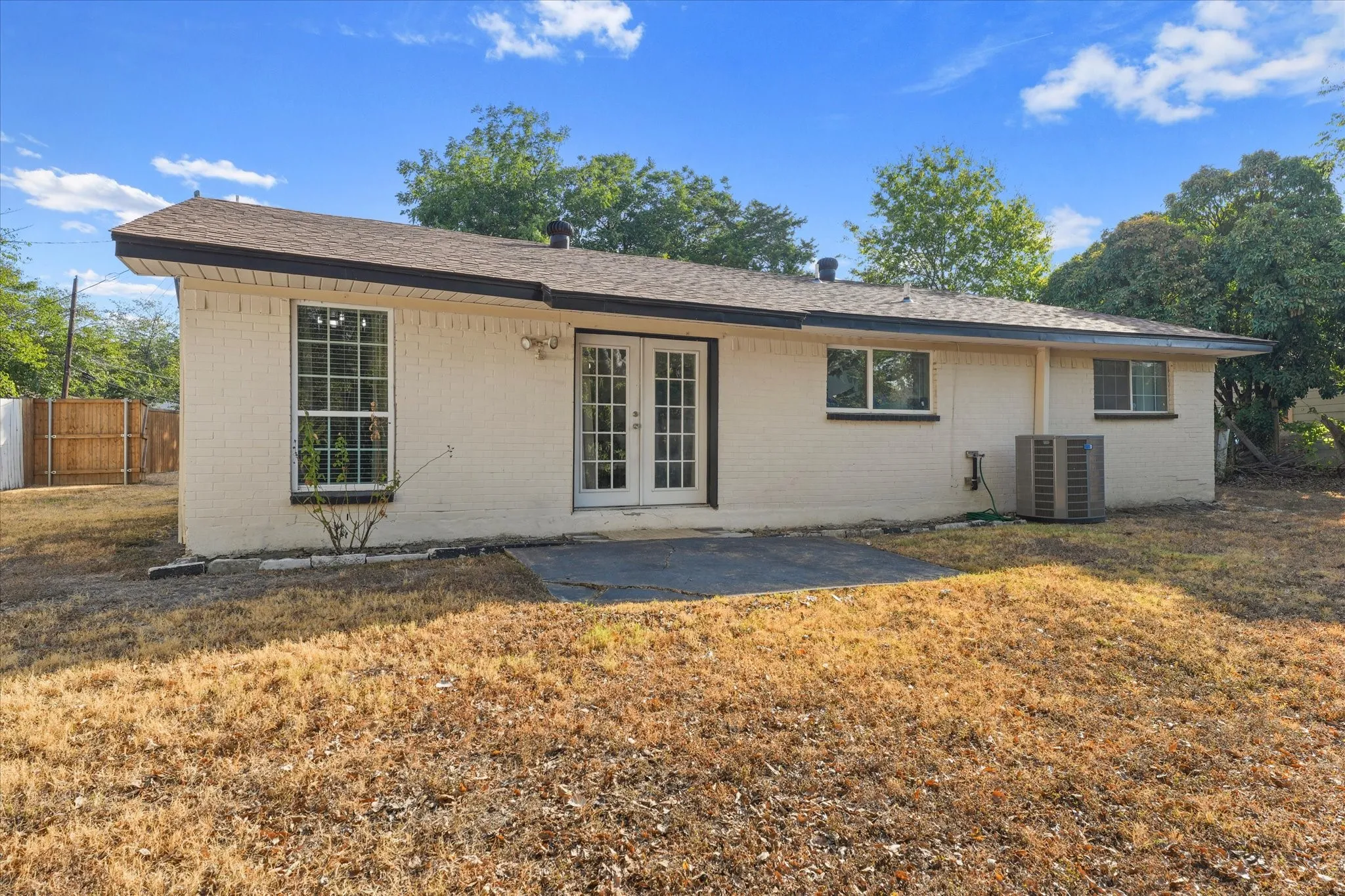 Single Family Residence For Sale in Dallas County , 9308 Sandyhook Circle, Dallas, Texas 75227, 4 Bedroom, 2 Bathroom, 2 Garage spaces, 1,252 Sqft, built in 1971, mls#21388707, Real Estate Agent in Dallas, Homes For Sale in Dallas county, Homes For Sale in Dallas, Realtor in Dallas Texas, Real Estate Brokerage Independent Realty Texas, Luminita Cordes Realtor