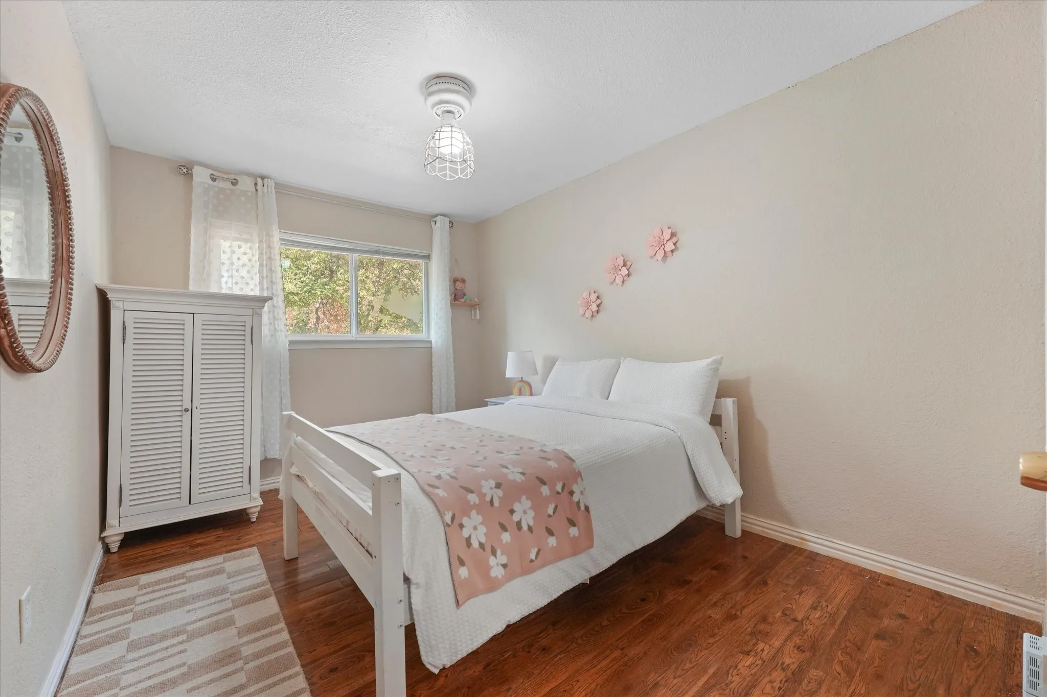 Single Family Residence For Sale in Dallas County , 9308 Sandyhook Circle, Dallas, Texas 75227, 4 Bedroom, 2 Bathroom, 2 Garage spaces, 1,252 Sqft, built in 1971, mls#21388707, Real Estate Agent in Dallas, Homes For Sale in Dallas county, Homes For Sale in Dallas, Realtor in Dallas Texas, Real Estate Brokerage Independent Realty Texas, Luminita Cordes Realtor