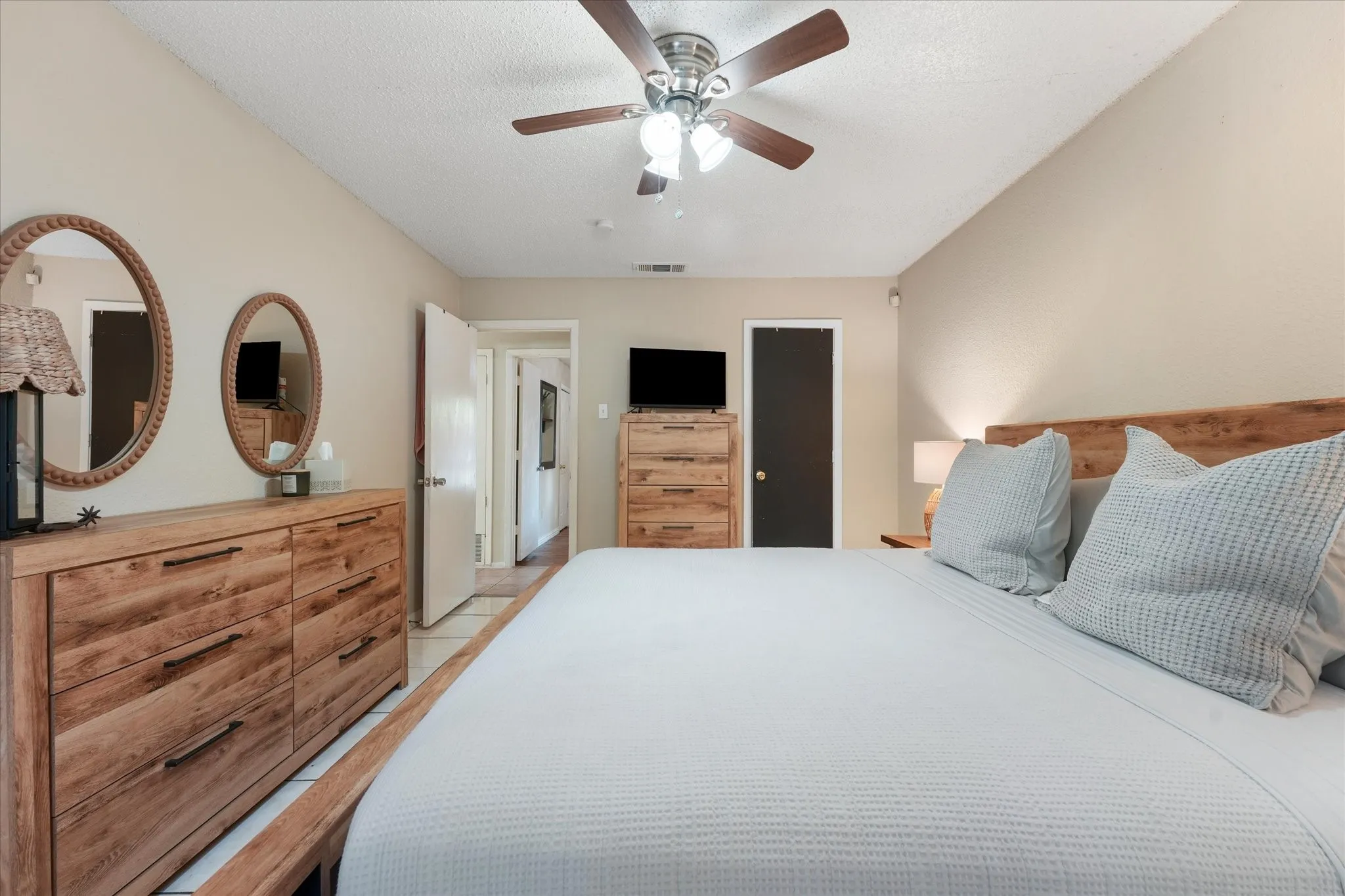 Single Family Residence For Sale in Dallas County , 9308 Sandyhook Circle, Dallas, Texas 75227, 4 Bedroom, 2 Bathroom, 2 Garage spaces, 1,252 Sqft, built in 1971, mls#21388707, Real Estate Agent in Dallas, Homes For Sale in Dallas county, Homes For Sale in Dallas, Realtor in Dallas Texas, Real Estate Brokerage Independent Realty Texas, Luminita Cordes Realtor