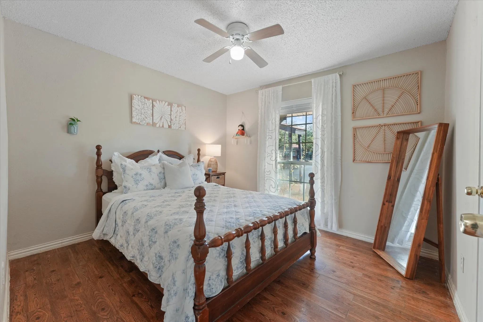Single Family Residence For Sale in Dallas County , 9308 Sandyhook Circle, Dallas, Texas 75227, 4 Bedroom, 2 Bathroom, 2 Garage spaces, 1,252 Sqft, built in 1971, mls#21388707, Real Estate Agent in Dallas, Homes For Sale in Dallas county, Homes For Sale in Dallas, Realtor in Dallas Texas, Real Estate Brokerage Independent Realty Texas, Luminita Cordes Realtor