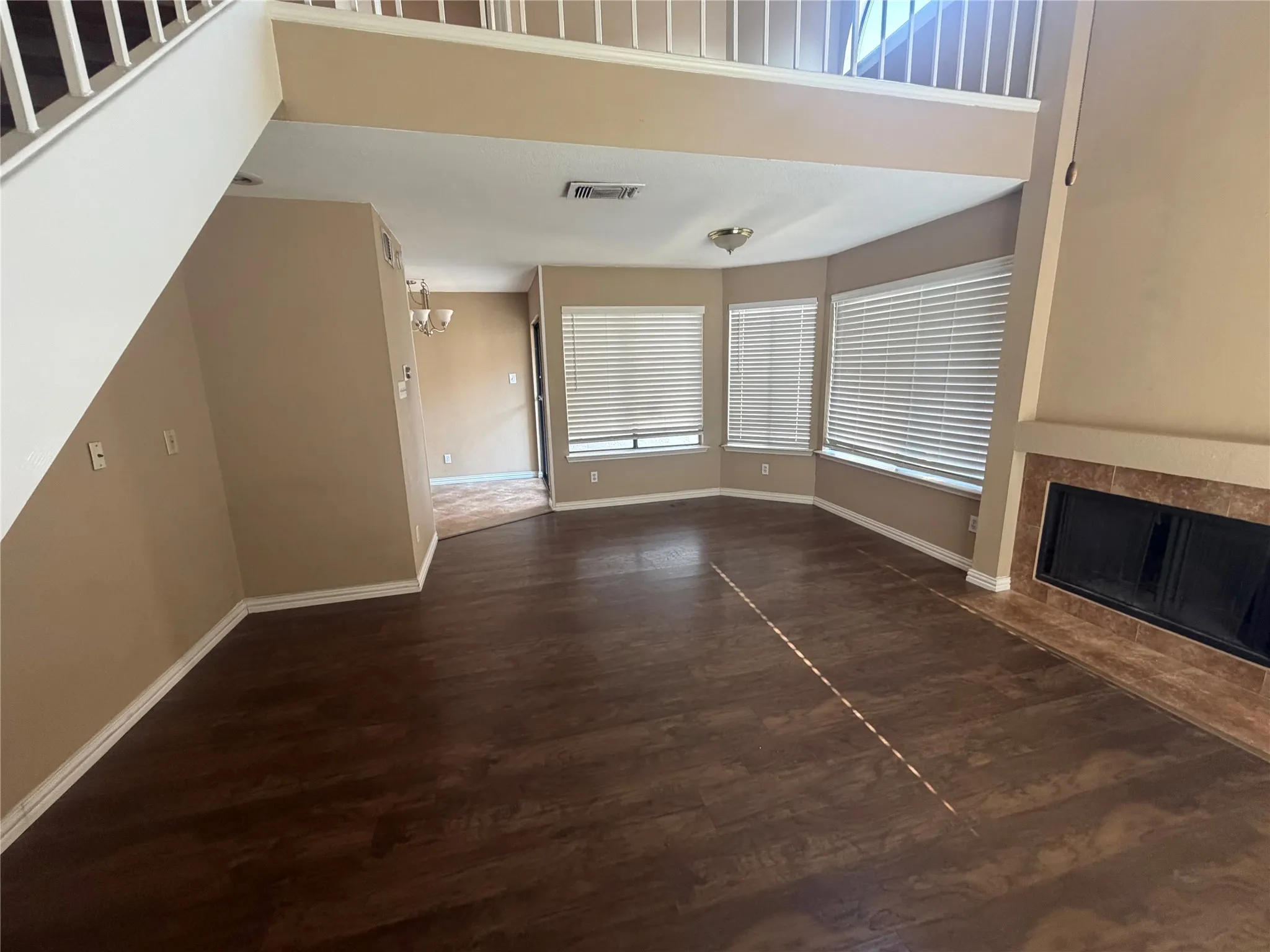 Townhouse For Sale in Dallas County , 517 Ranch Trail 127, Irving, Texas 75063, 2 Bedroom, 2 Bathroom, 1 Garage spaces, 1,189 Sqft, built in 1985, mls#21387766, Real Estate Agent in Irving, Homes For Sale in Dallas county, Homes For Sale in Irving, Realtor in Irving Texas, Real Estate Brokerage Independent Realty Texas, Luminita Cordes Realtor
