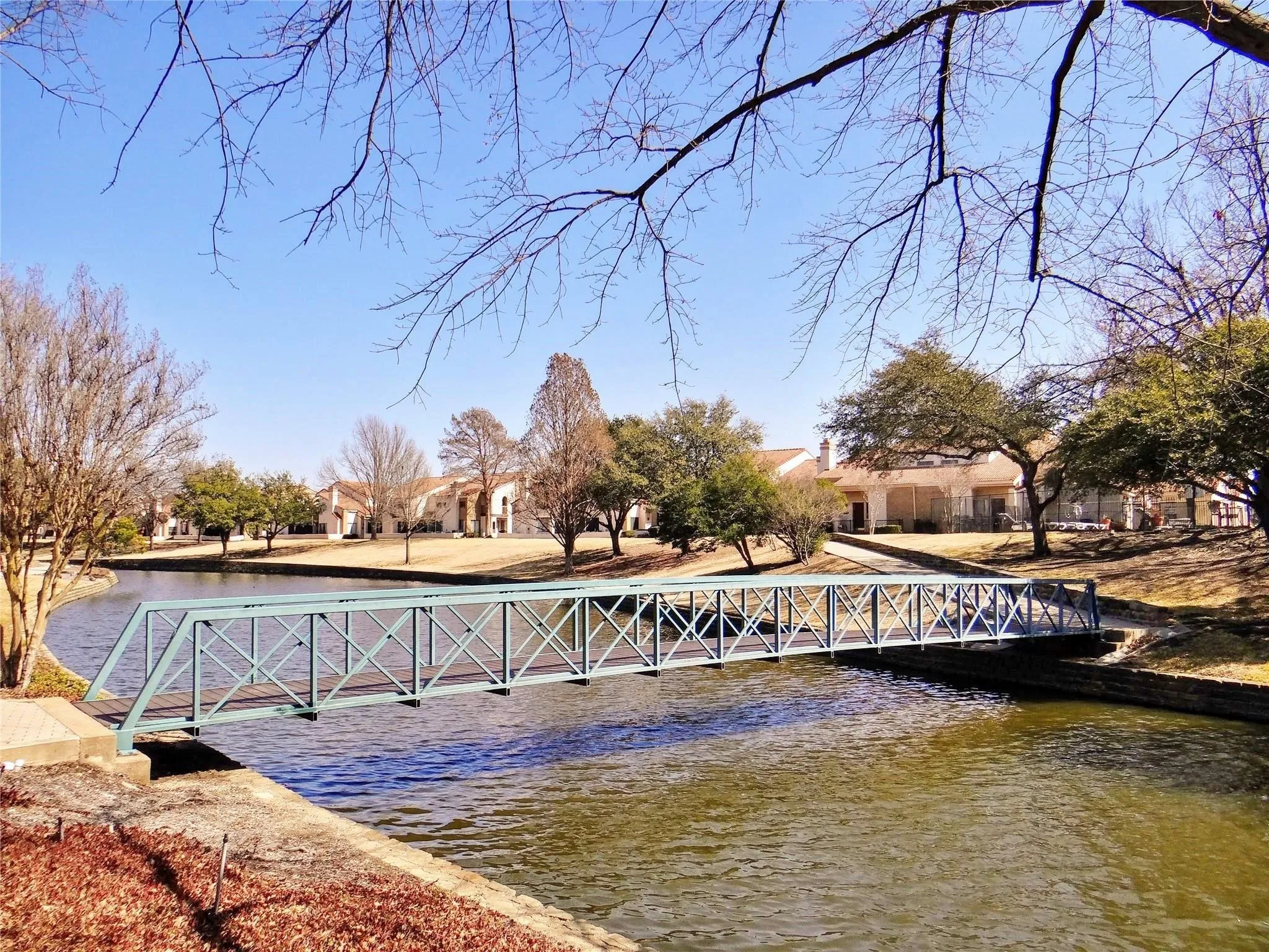 Townhouse For Sale in Dallas County , 517 Ranch Trail 127, Irving, Texas 75063, 2 Bedroom, 2 Bathroom, 1 Garage spaces, 1,189 Sqft, built in 1985, mls#21387766, Real Estate Agent in Irving, Homes For Sale in Dallas county, Homes For Sale in Irving, Realtor in Irving Texas, Real Estate Brokerage Independent Realty Texas, Luminita Cordes Realtor