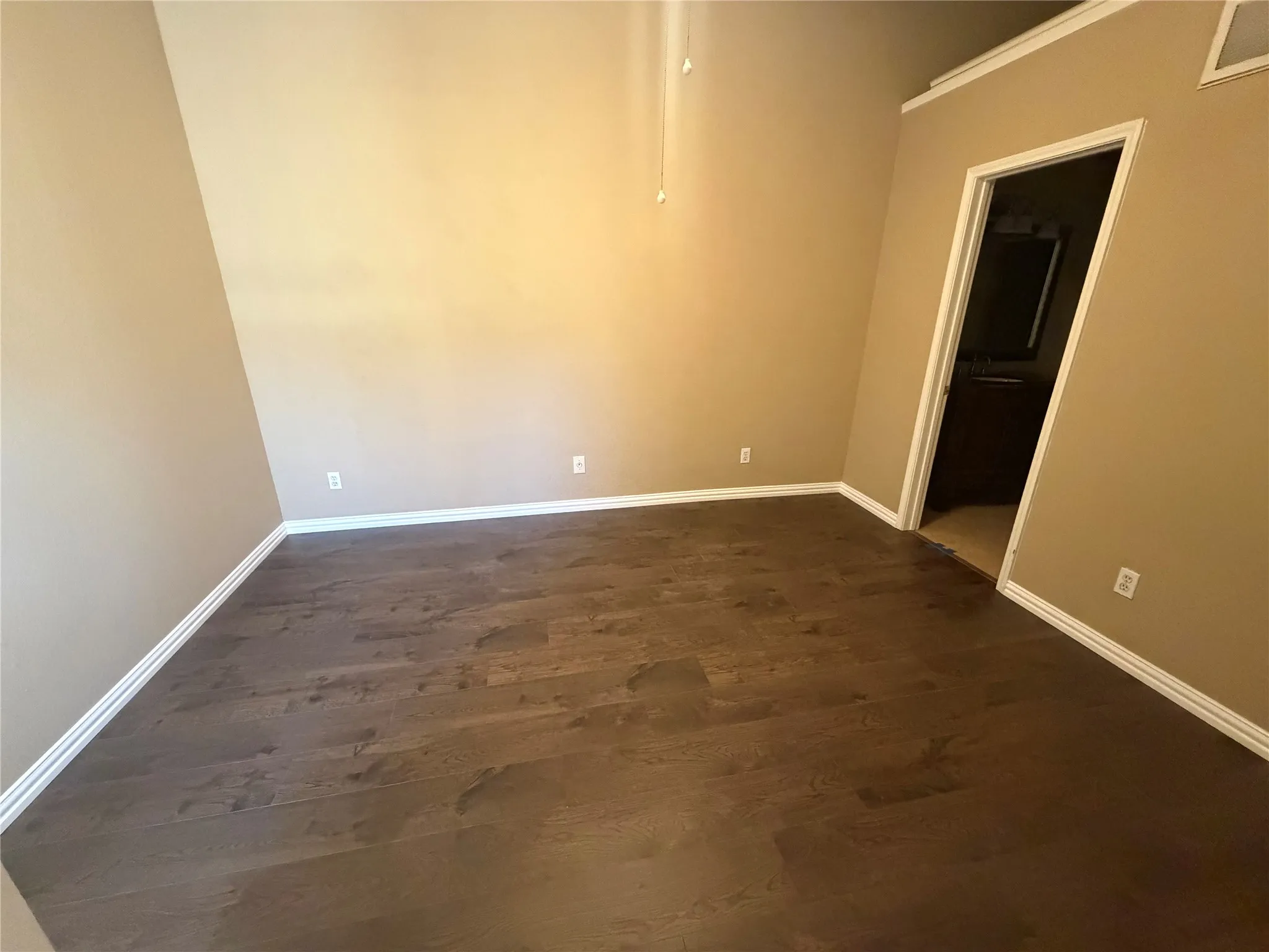 Townhouse For Sale in Dallas County , 517 Ranch Trail 127, Irving, Texas 75063, 2 Bedroom, 2 Bathroom, 1 Garage spaces, 1,189 Sqft, built in 1985, mls#21387766, Real Estate Agent in Irving, Homes For Sale in Dallas county, Homes For Sale in Irving, Realtor in Irving Texas, Real Estate Brokerage Independent Realty Texas, Luminita Cordes Realtor