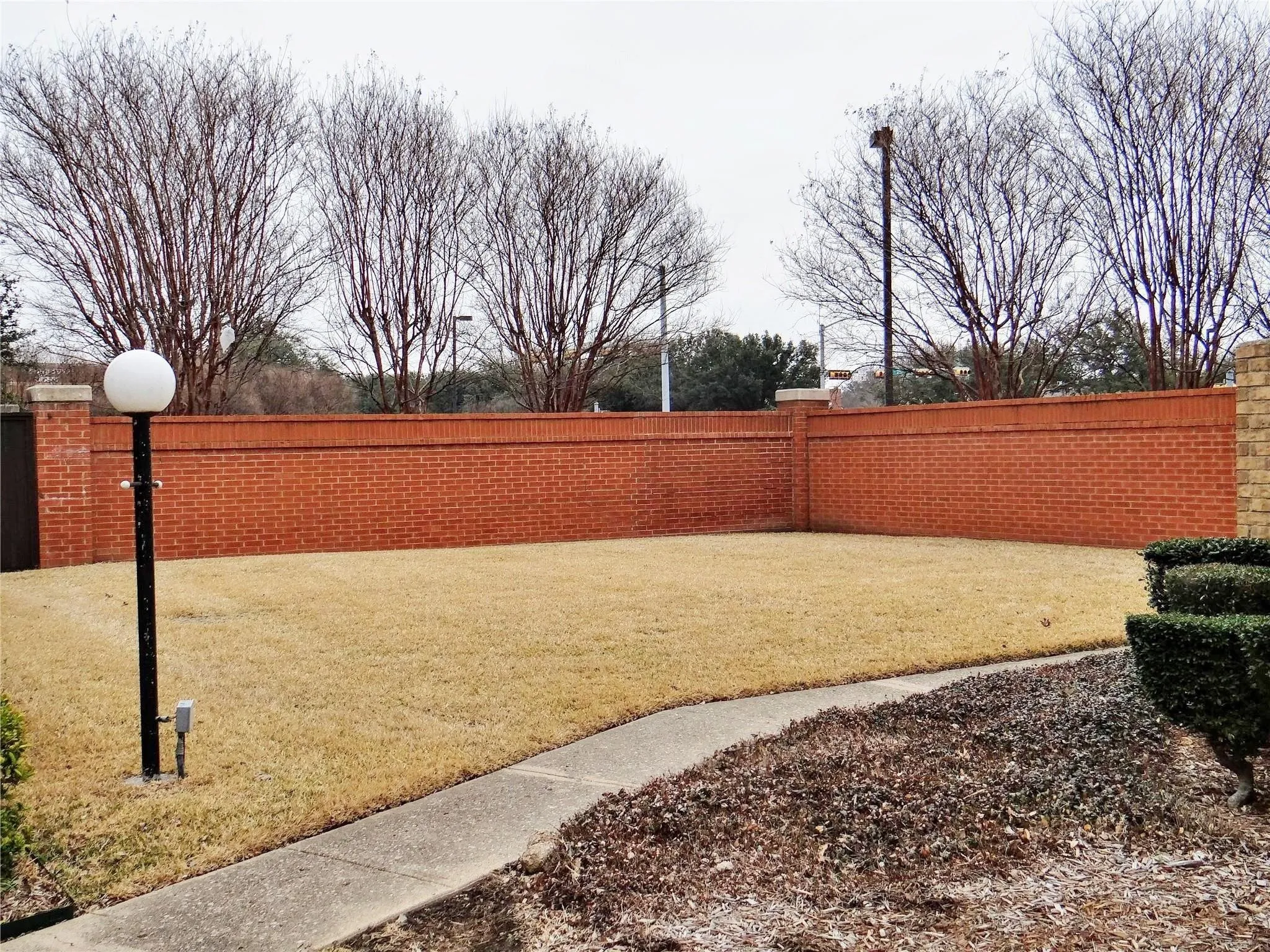 Townhouse For Sale in Dallas County , 517 Ranch Trail 127, Irving, Texas 75063, 2 Bedroom, 2 Bathroom, 1 Garage spaces, 1,189 Sqft, built in 1985, mls#21387766, Real Estate Agent in Irving, Homes For Sale in Dallas county, Homes For Sale in Irving, Realtor in Irving Texas, Real Estate Brokerage Independent Realty Texas, Luminita Cordes Realtor