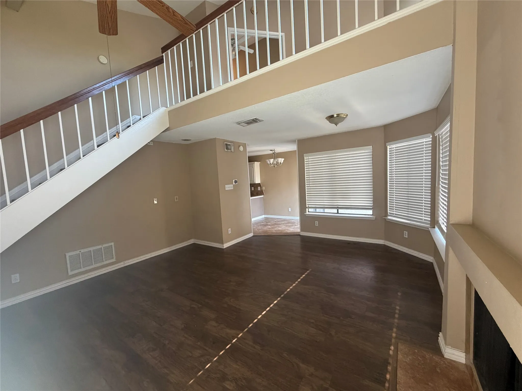 Townhouse For Sale in Dallas County , 517 Ranch Trail 127, Irving, Texas 75063, 2 Bedroom, 2 Bathroom, 1 Garage spaces, 1,189 Sqft, built in 1985, mls#21387766, Real Estate Agent in Irving, Homes For Sale in Dallas county, Homes For Sale in Irving, Realtor in Irving Texas, Real Estate Brokerage Independent Realty Texas, Luminita Cordes Realtor
