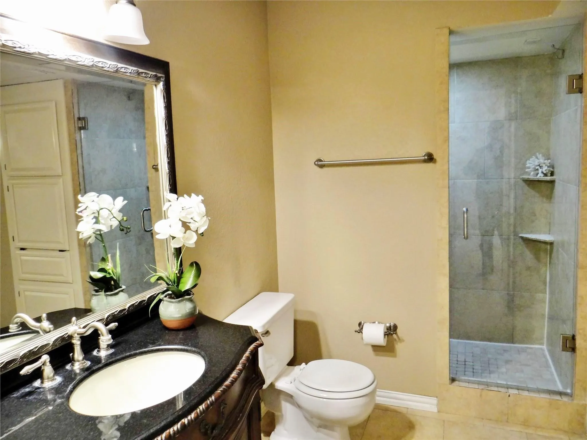 Townhouse For Sale in Dallas County , 517 Ranch Trail 127, Irving, Texas 75063, 2 Bedroom, 2 Bathroom, 1 Garage spaces, 1,189 Sqft, built in 1985, mls#21387766, Real Estate Agent in Irving, Homes For Sale in Dallas county, Homes For Sale in Irving, Realtor in Irving Texas, Real Estate Brokerage Independent Realty Texas, Luminita Cordes Realtor