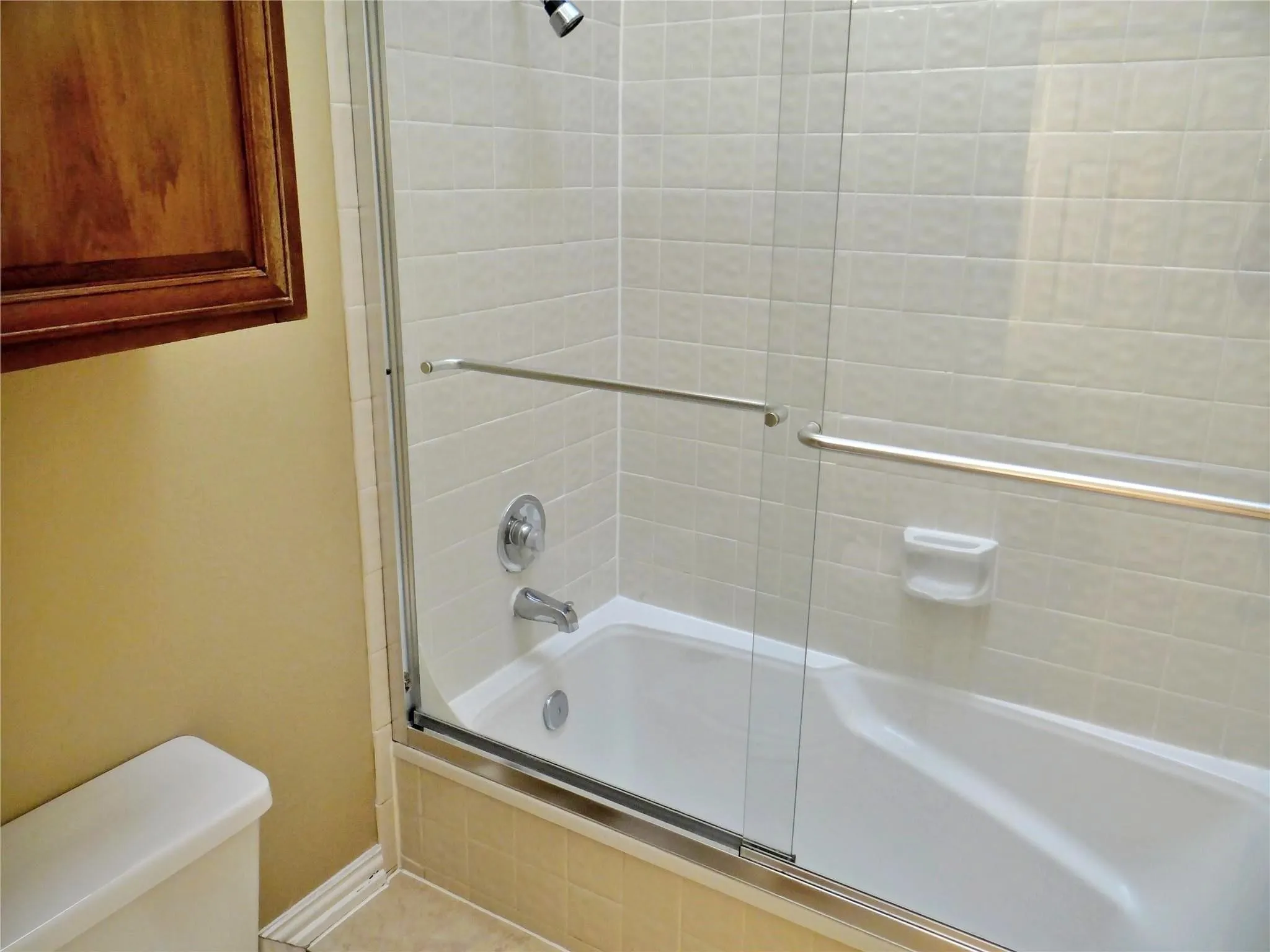Townhouse For Sale in Dallas County , 517 Ranch Trail 127, Irving, Texas 75063, 2 Bedroom, 2 Bathroom, 1 Garage spaces, 1,189 Sqft, built in 1985, mls#21387766, Real Estate Agent in Irving, Homes For Sale in Dallas county, Homes For Sale in Irving, Realtor in Irving Texas, Real Estate Brokerage Independent Realty Texas, Luminita Cordes Realtor