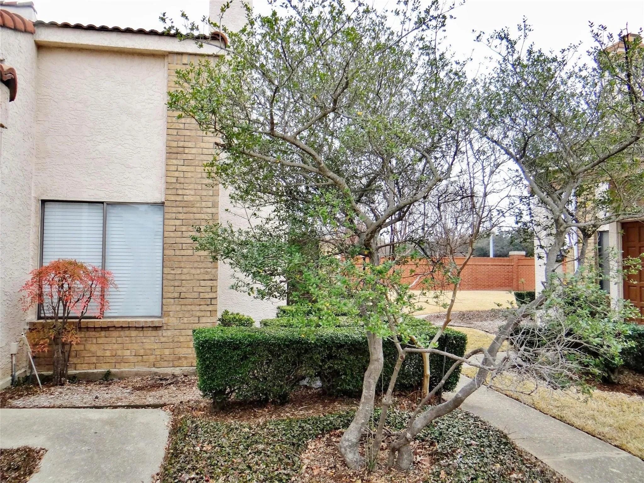 Townhouse For Sale in Dallas County , 517 Ranch Trail 127, Irving, Texas 75063, 2 Bedroom, 2 Bathroom, 1 Garage spaces, 1,189 Sqft, built in 1985, mls#21387766, Real Estate Agent in Irving, Homes For Sale in Dallas county, Homes For Sale in Irving, Realtor in Irving Texas, Real Estate Brokerage Independent Realty Texas, Luminita Cordes Realtor