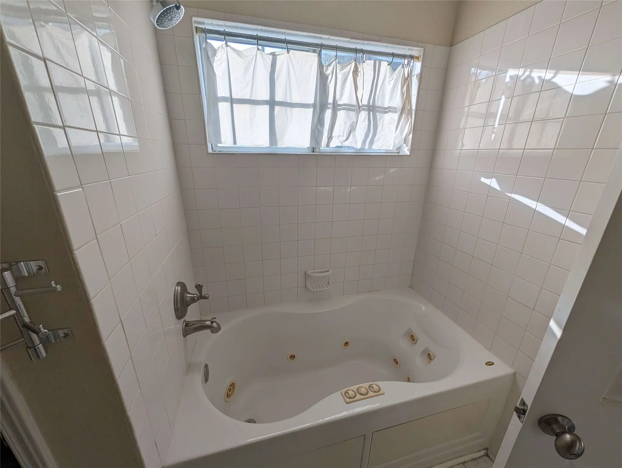 Single Family Residence For Rent in Denton County , 1940 Cedar Ridge Drive, Lewisville, Texas 75067, 3 Bedroom, 3 Bathroom, 2 Garage spaces, 2,141 Sqft, built in 1985, mls#21386545, Real Estate Agent in Lewisville, Homes For Rent in Denton county, Homes For Rent in Lewisville, Realtor in Lewisville Texas, Real Estate Brokerage Independent Realty Texas, Luminita Cordes Realtor