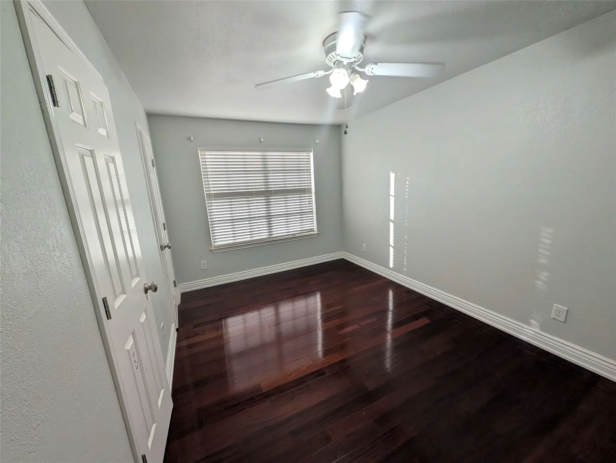 Single Family Residence For Rent in Denton County , 1940 Cedar Ridge Drive, Lewisville, Texas 75067, 3 Bedroom, 3 Bathroom, 2 Garage spaces, 2,141 Sqft, built in 1985, mls#21386545, Real Estate Agent in Lewisville, Homes For Rent in Denton county, Homes For Rent in Lewisville, Realtor in Lewisville Texas, Real Estate Brokerage Independent Realty Texas, Luminita Cordes Realtor