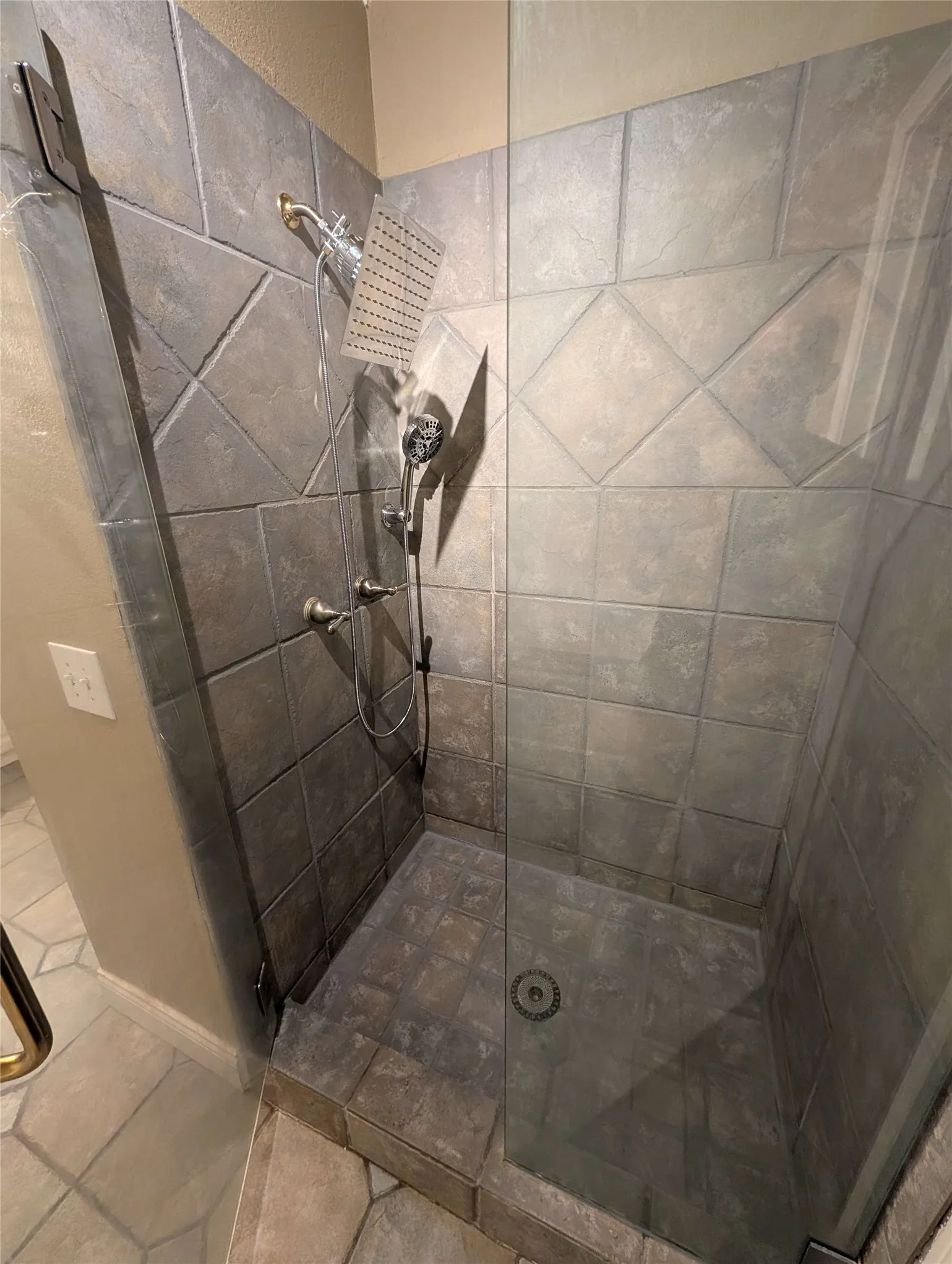 Single Family Residence For Rent in Denton County , 1940 Cedar Ridge Drive, Lewisville, Texas 75067, 3 Bedroom, 3 Bathroom, 2 Garage spaces, 2,141 Sqft, built in 1985, mls#21386545, Real Estate Agent in Lewisville, Homes For Rent in Denton county, Homes For Rent in Lewisville, Realtor in Lewisville Texas, Real Estate Brokerage Independent Realty Texas, Luminita Cordes Realtor