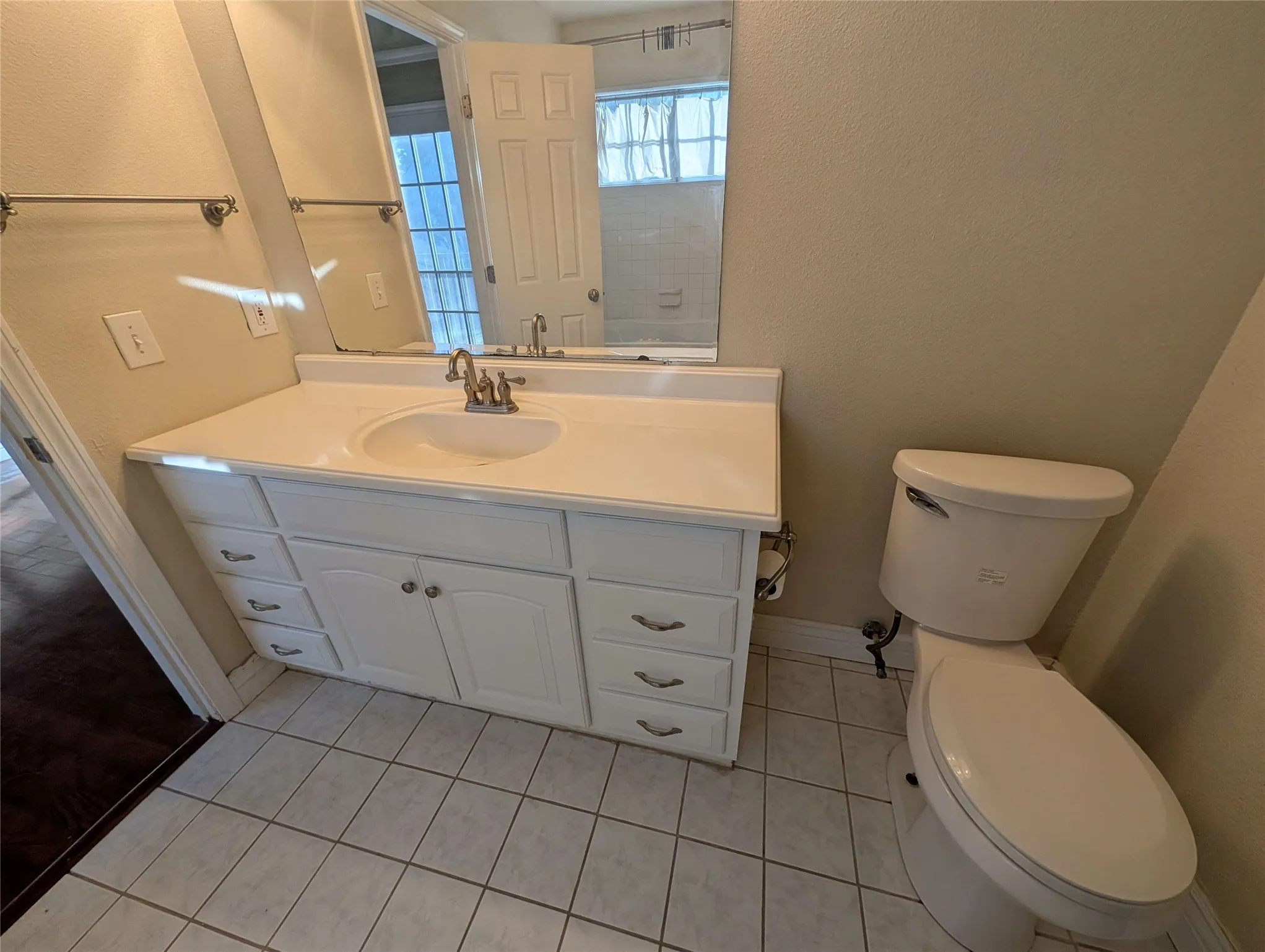 Single Family Residence For Rent in Denton County , 1940 Cedar Ridge Drive, Lewisville, Texas 75067, 3 Bedroom, 3 Bathroom, 2 Garage spaces, 2,141 Sqft, built in 1985, mls#21386545, Real Estate Agent in Lewisville, Homes For Rent in Denton county, Homes For Rent in Lewisville, Realtor in Lewisville Texas, Real Estate Brokerage Independent Realty Texas, Luminita Cordes Realtor