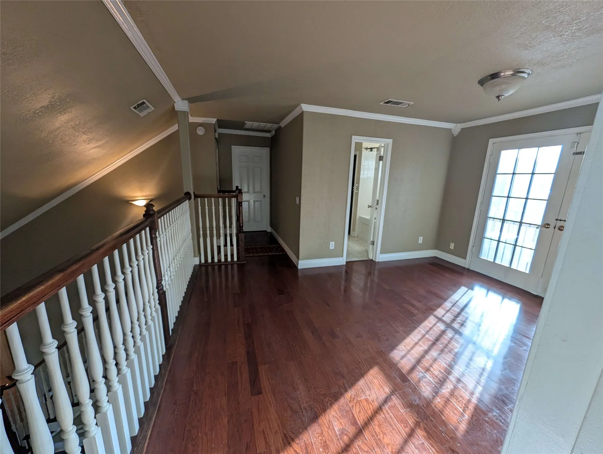 Single Family Residence For Rent in Denton County , 1940 Cedar Ridge Drive, Lewisville, Texas 75067, 3 Bedroom, 3 Bathroom, 2 Garage spaces, 2,141 Sqft, built in 1985, mls#21386545, Real Estate Agent in Lewisville, Homes For Rent in Denton county, Homes For Rent in Lewisville, Realtor in Lewisville Texas, Real Estate Brokerage Independent Realty Texas, Luminita Cordes Realtor