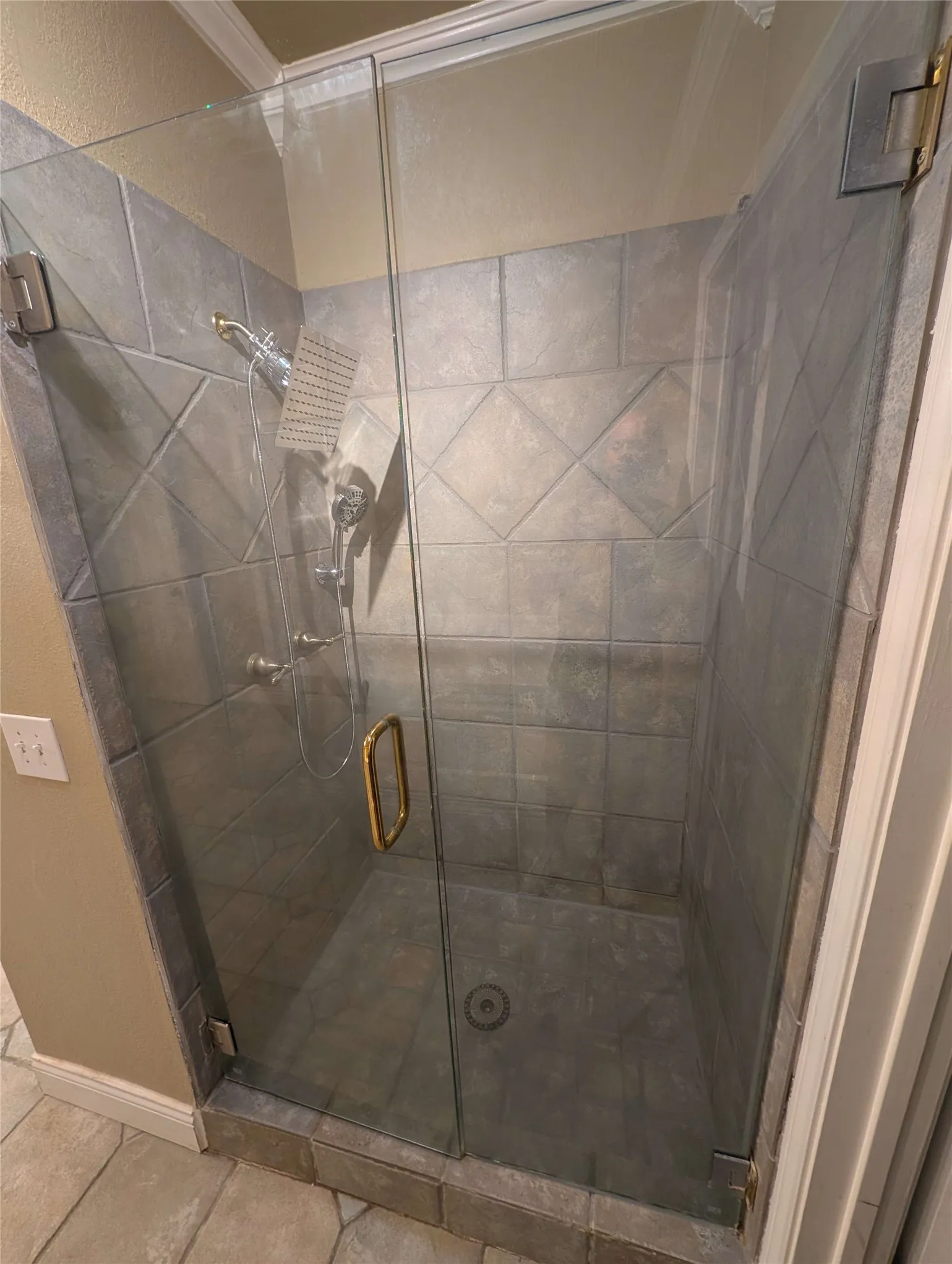 Single Family Residence For Rent in Denton County , 1940 Cedar Ridge Drive, Lewisville, Texas 75067, 3 Bedroom, 3 Bathroom, 2 Garage spaces, 2,141 Sqft, built in 1985, mls#21386545, Real Estate Agent in Lewisville, Homes For Rent in Denton county, Homes For Rent in Lewisville, Realtor in Lewisville Texas, Real Estate Brokerage Independent Realty Texas, Luminita Cordes Realtor