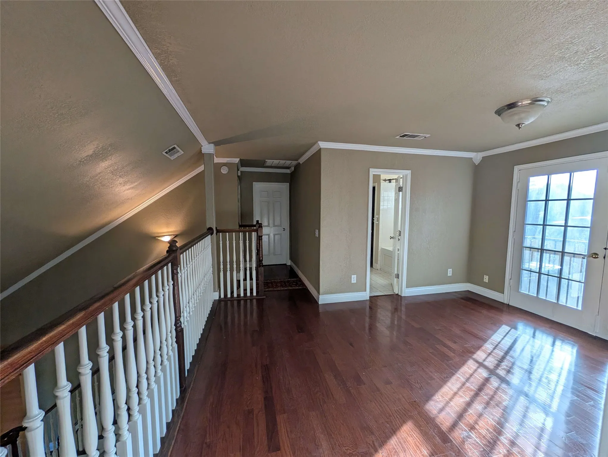 Single Family Residence For Rent in Denton County , 1940 Cedar Ridge Drive, Lewisville, Texas 75067, 3 Bedroom, 3 Bathroom, 2 Garage spaces, 2,141 Sqft, built in 1985, mls#21386545, Real Estate Agent in Lewisville, Homes For Rent in Denton county, Homes For Rent in Lewisville, Realtor in Lewisville Texas, Real Estate Brokerage Independent Realty Texas, Luminita Cordes Realtor
