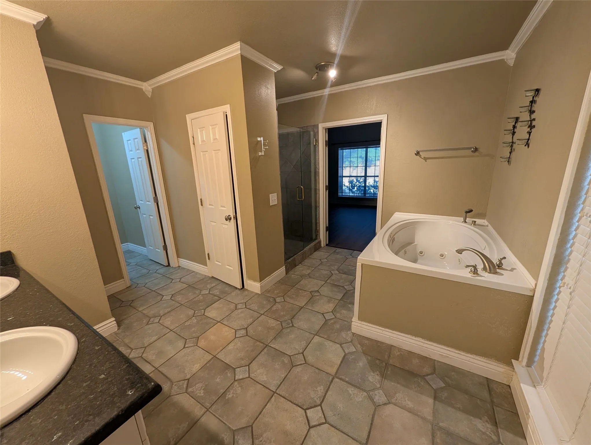 Single Family Residence For Rent in Denton County , 1940 Cedar Ridge Drive, Lewisville, Texas 75067, 3 Bedroom, 3 Bathroom, 2 Garage spaces, 2,141 Sqft, built in 1985, mls#21386545, Real Estate Agent in Lewisville, Homes For Rent in Denton county, Homes For Rent in Lewisville, Realtor in Lewisville Texas, Real Estate Brokerage Independent Realty Texas, Luminita Cordes Realtor