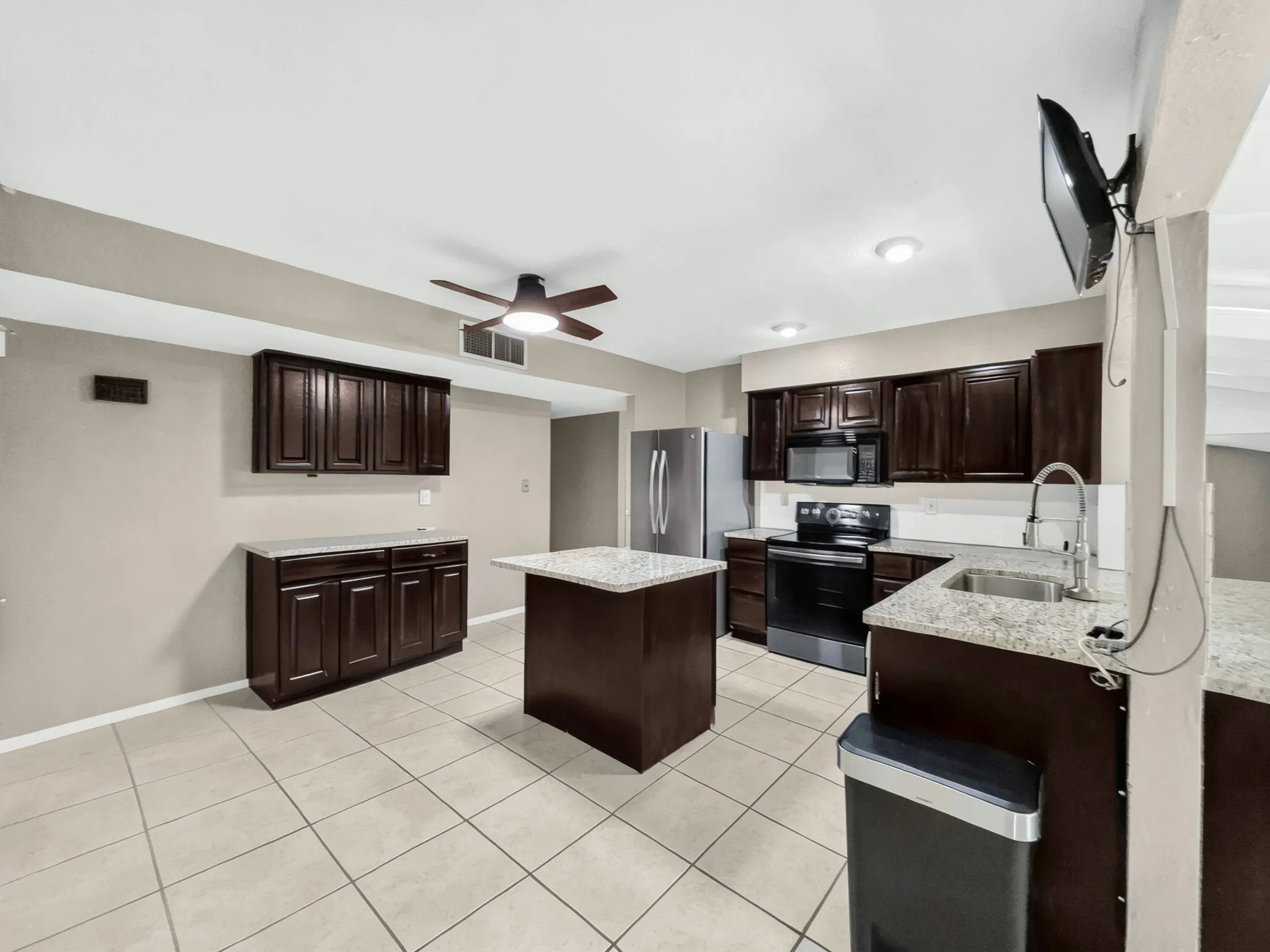 Single Family Residence For Sale in Tarrant County , 3820 Aspenwood Drive, Bedford, Texas 76021, 3 Bedroom, 2 Bathroom, 2 Garage spaces, 2,044 Sqft, built in 1979, mls#21388748, Real Estate Agent in Bedford, Homes For Sale in Tarrant county, Homes For Sale in Bedford, Realtor in Bedford Texas, Real Estate Brokerage Independent Realty Texas, Luminita Cordes Realtor