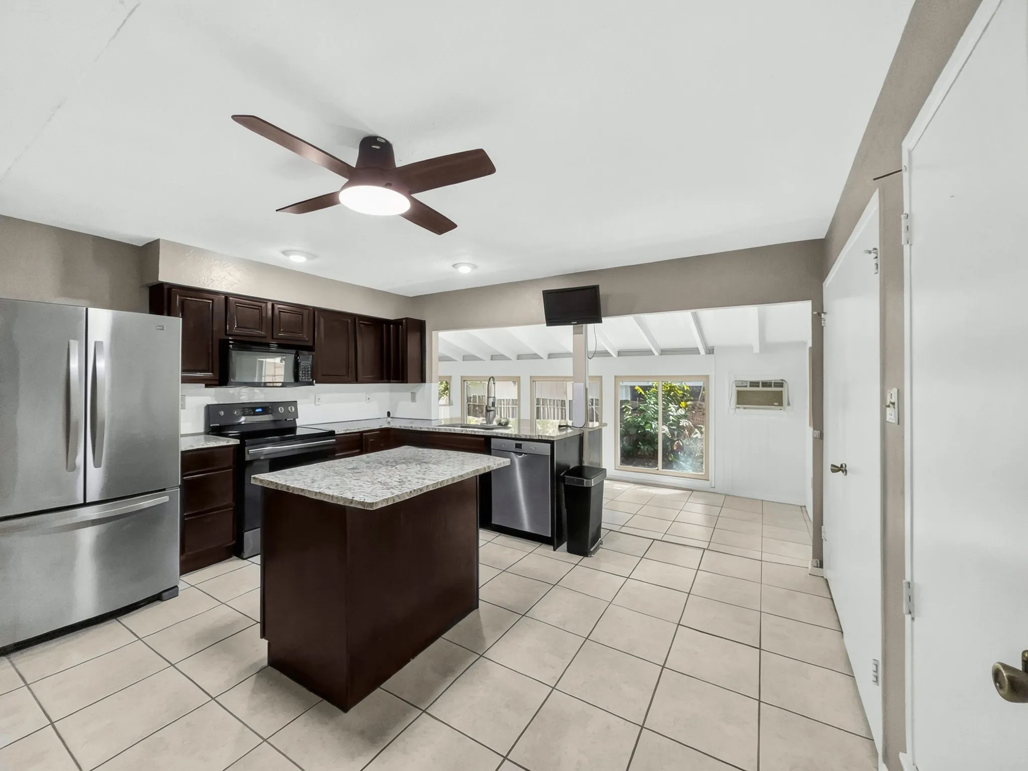 Single Family Residence For Sale in Tarrant County , 3820 Aspenwood Drive, Bedford, Texas 76021, 3 Bedroom, 2 Bathroom, 2 Garage spaces, 2,044 Sqft, built in 1979, mls#21388748, Real Estate Agent in Bedford, Homes For Sale in Tarrant county, Homes For Sale in Bedford, Realtor in Bedford Texas, Real Estate Brokerage Independent Realty Texas, Luminita Cordes Realtor