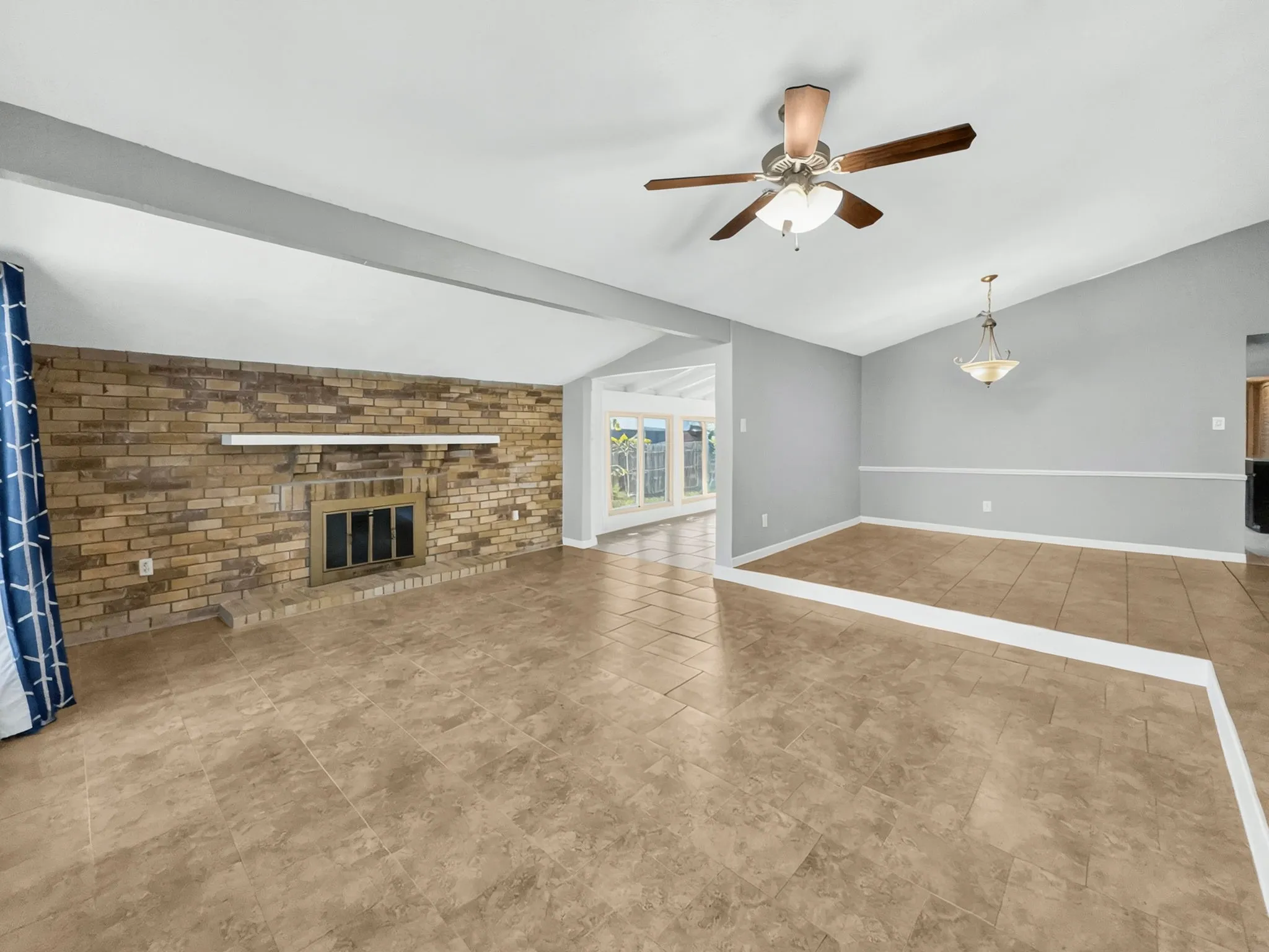 Single Family Residence For Sale in Tarrant County , 3820 Aspenwood Drive, Bedford, Texas 76021, 3 Bedroom, 2 Bathroom, 2 Garage spaces, 2,044 Sqft, built in 1979, mls#21388748, Real Estate Agent in Bedford, Homes For Sale in Tarrant county, Homes For Sale in Bedford, Realtor in Bedford Texas, Real Estate Brokerage Independent Realty Texas, Luminita Cordes Realtor