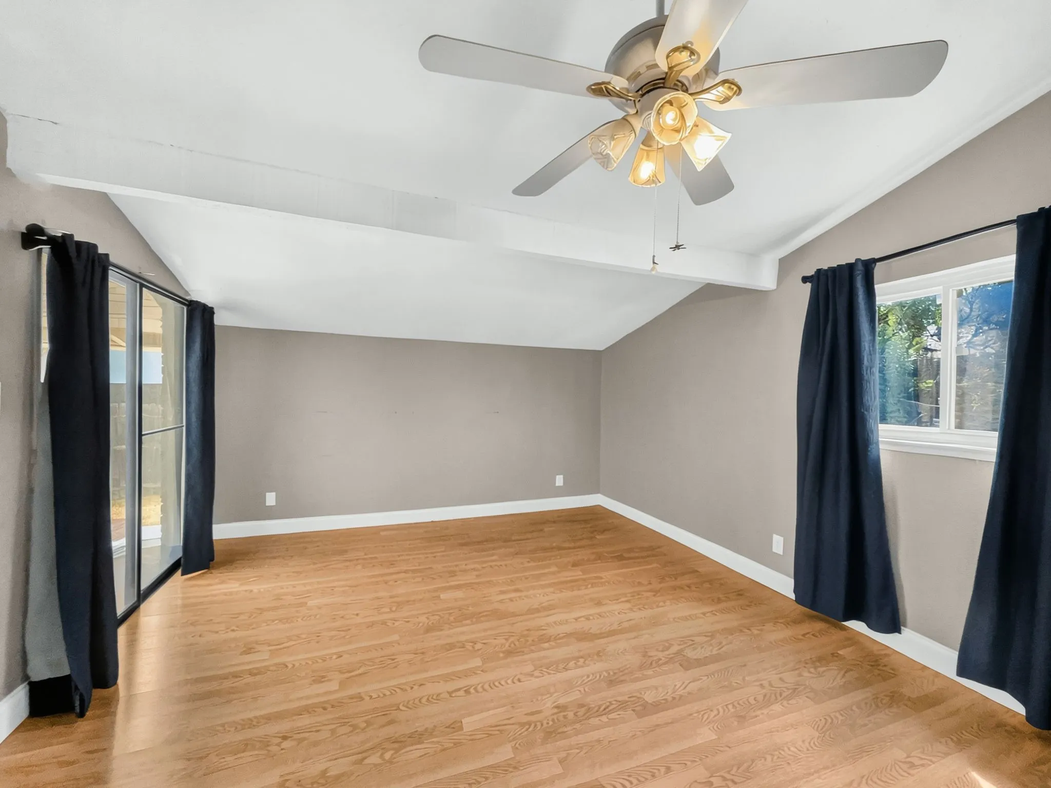Single Family Residence For Sale in Tarrant County , 3820 Aspenwood Drive, Bedford, Texas 76021, 3 Bedroom, 2 Bathroom, 2 Garage spaces, 2,044 Sqft, built in 1979, mls#21388748, Real Estate Agent in Bedford, Homes For Sale in Tarrant county, Homes For Sale in Bedford, Realtor in Bedford Texas, Real Estate Brokerage Independent Realty Texas, Luminita Cordes Realtor